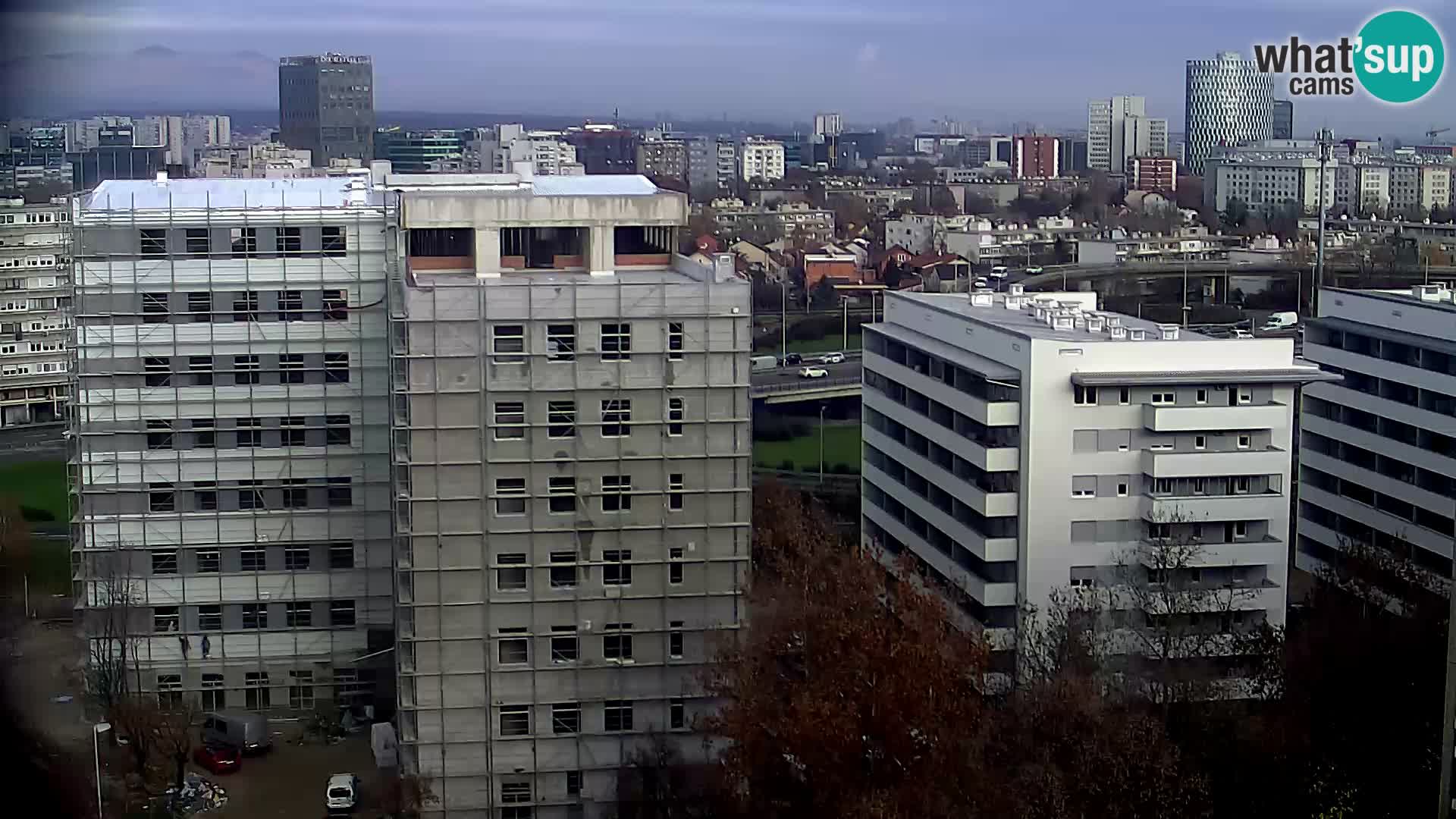 Rotonda en vivo que cruza Slavonska y Marin Držić Avenue en Zagreb webcam