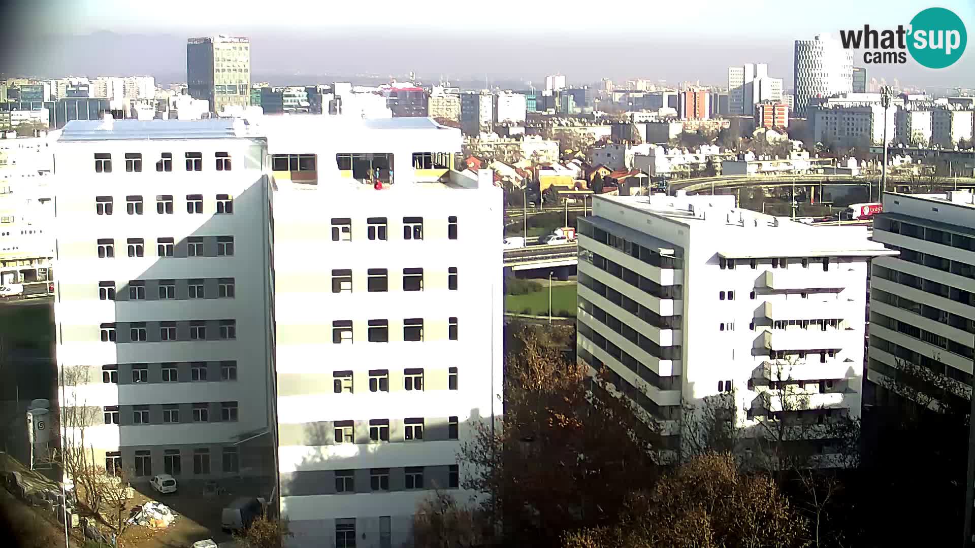 Rotonda en vivo que cruza Slavonska y Marin Držić Avenue en Zagreb webcam