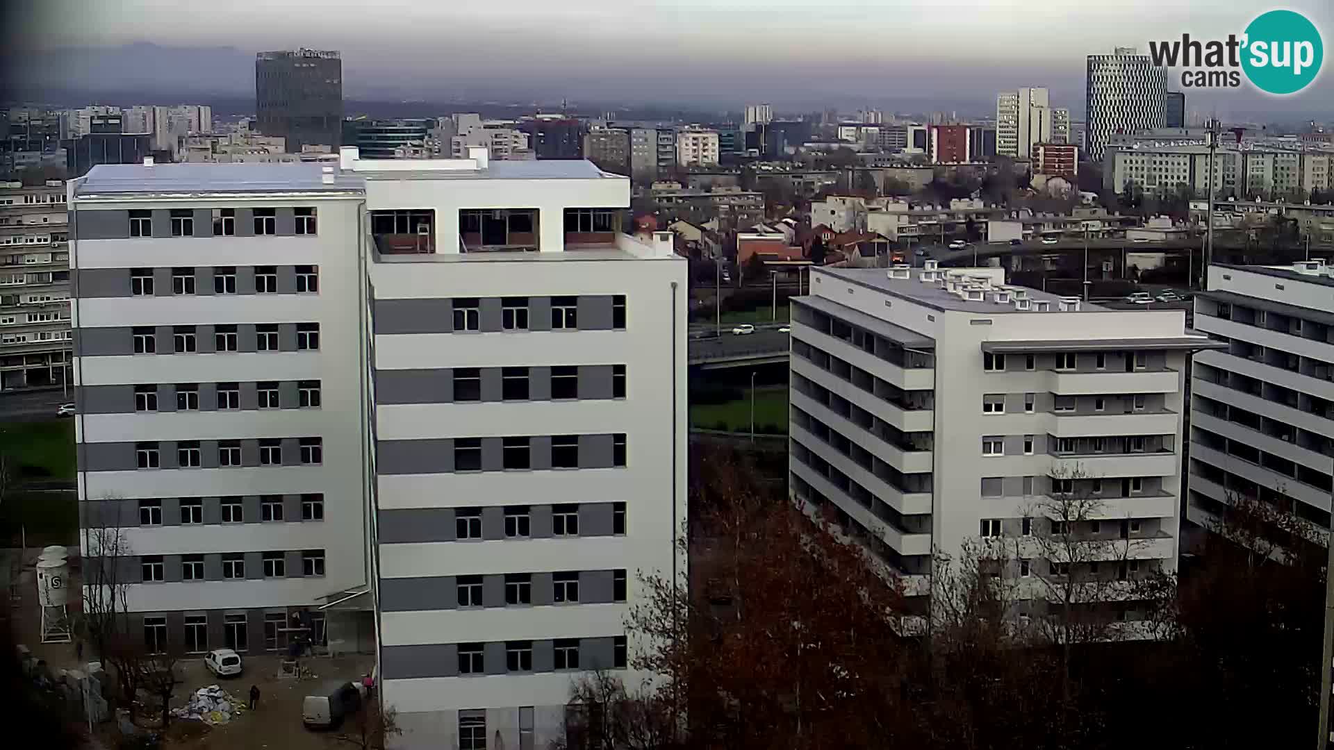 Rotonda en vivo que cruza Slavonska y Marin Držić Avenue en Zagreb webcam