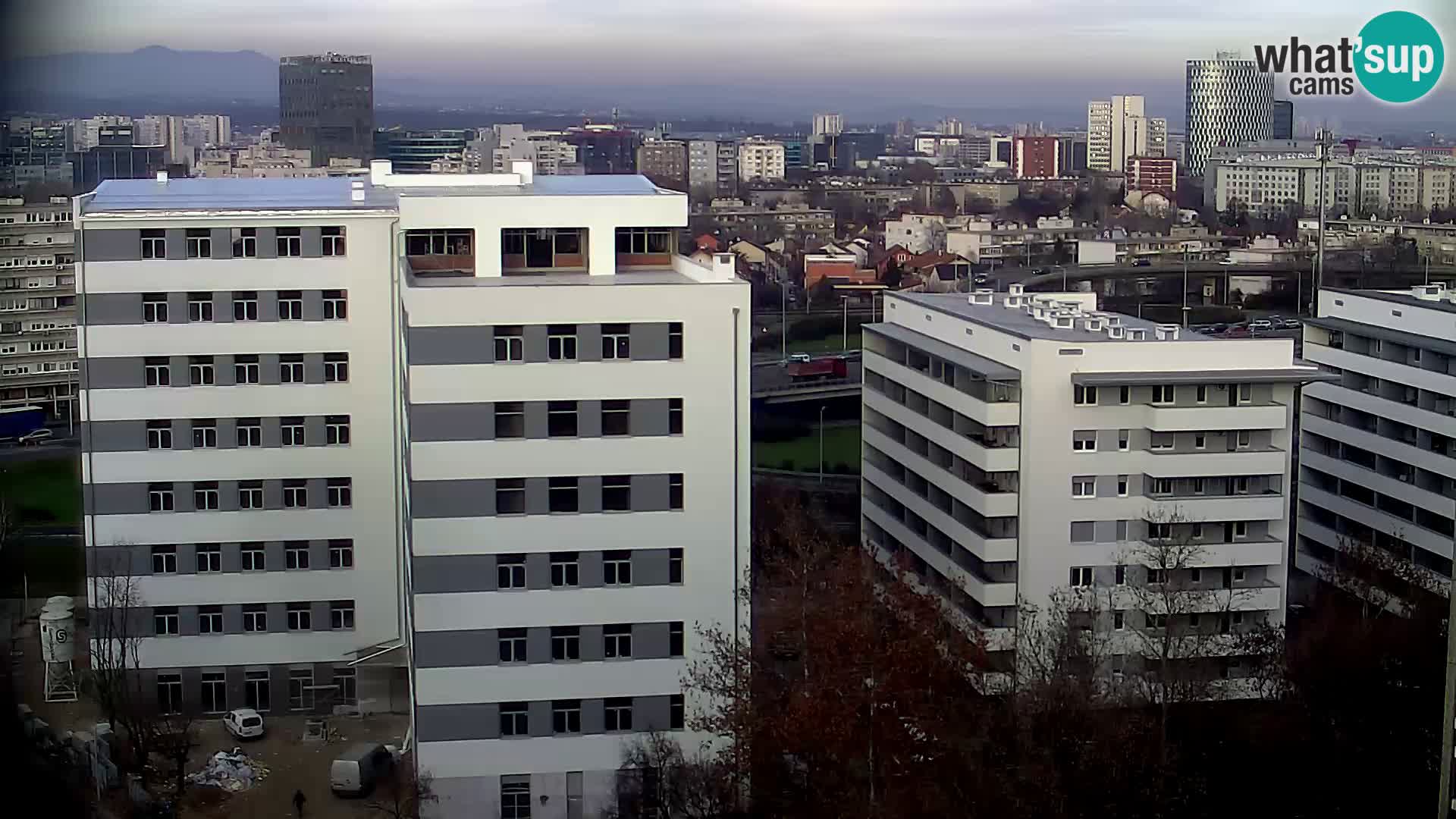 Rotonda en vivo que cruza Slavonska y Marin Držić Avenue en Zagreb webcam