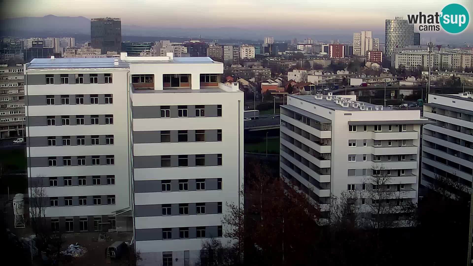 Rotonda en vivo que cruza Slavonska y Marin Držić Avenue en Zagreb webcam