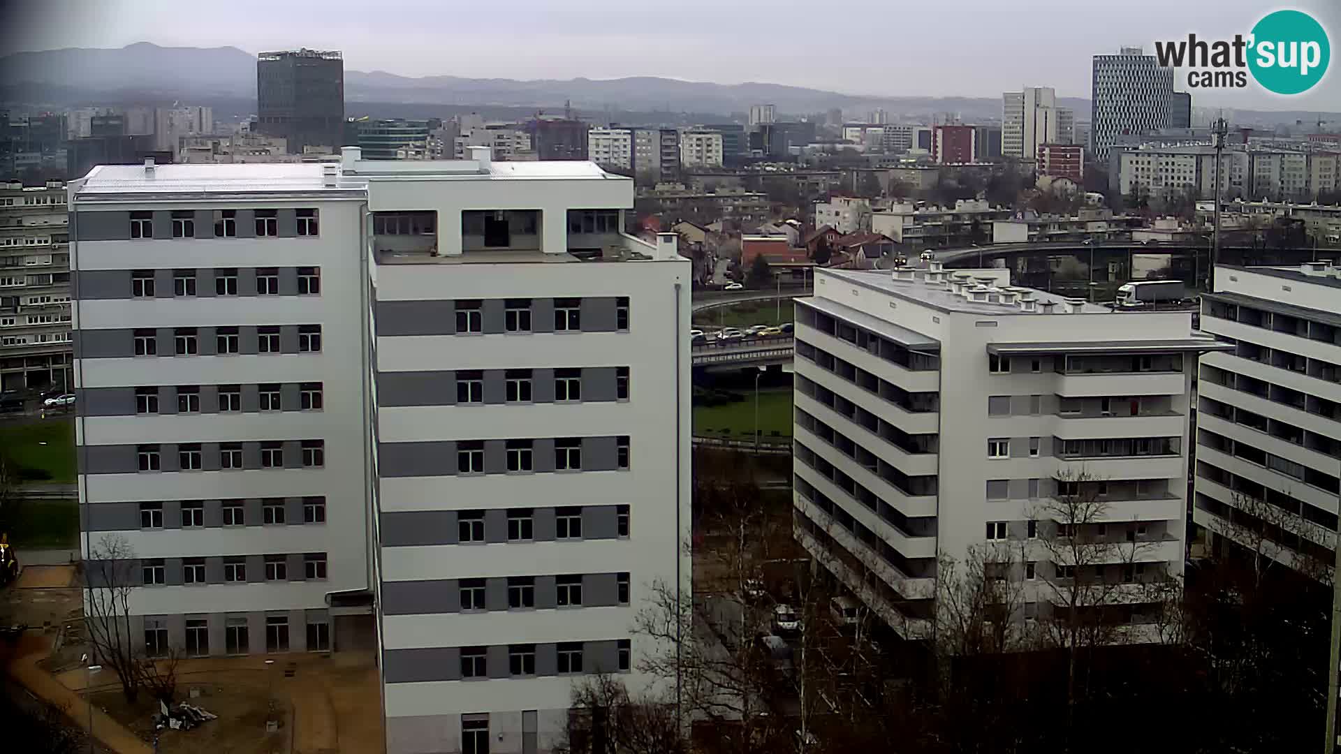 Rotonda en vivo que cruza Slavonska y Marin Držić Avenue en Zagreb webcam