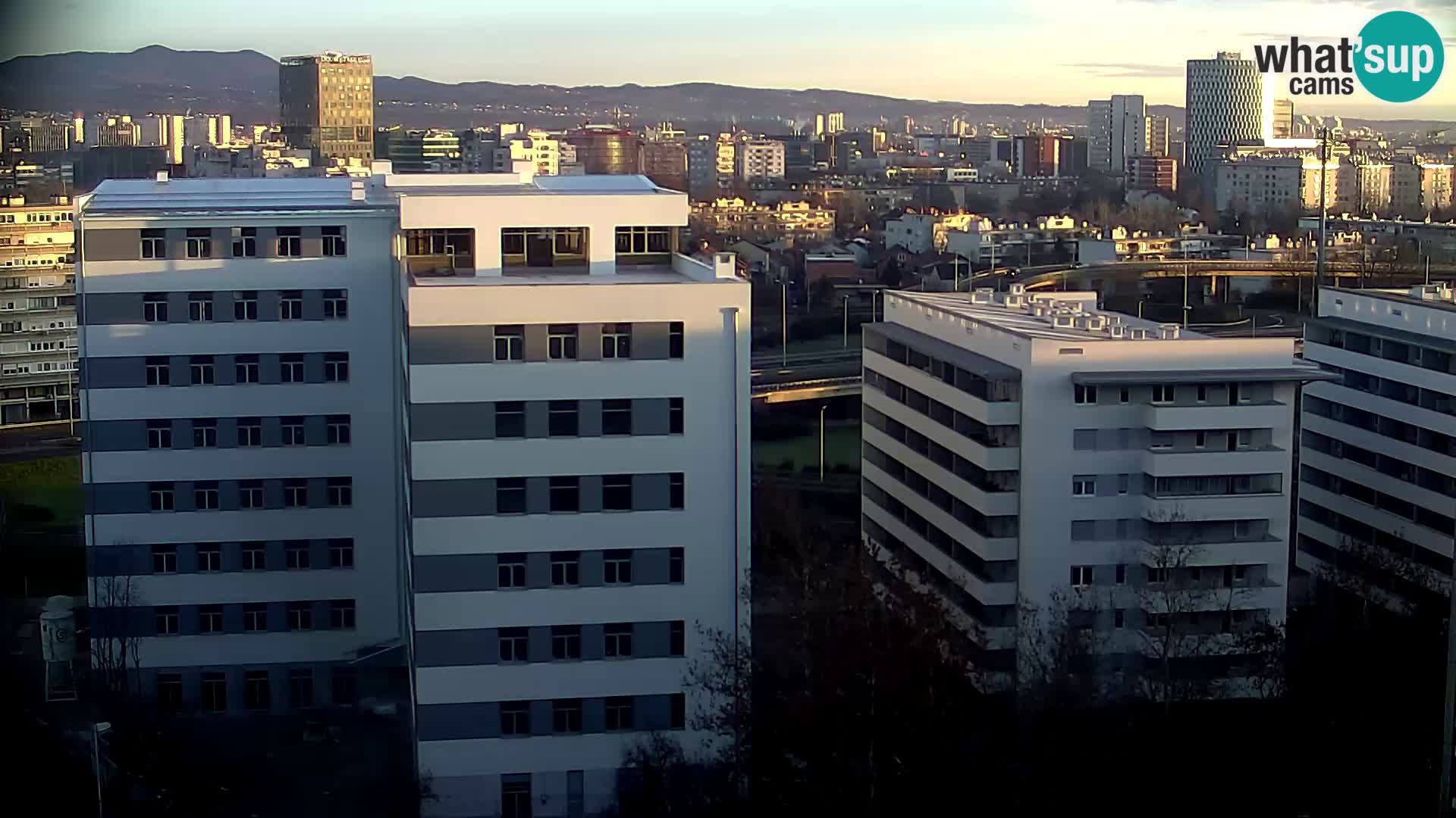 Rond-point en direct traversant les avenues Slavonska et Marin Držić à Zagreb webcam