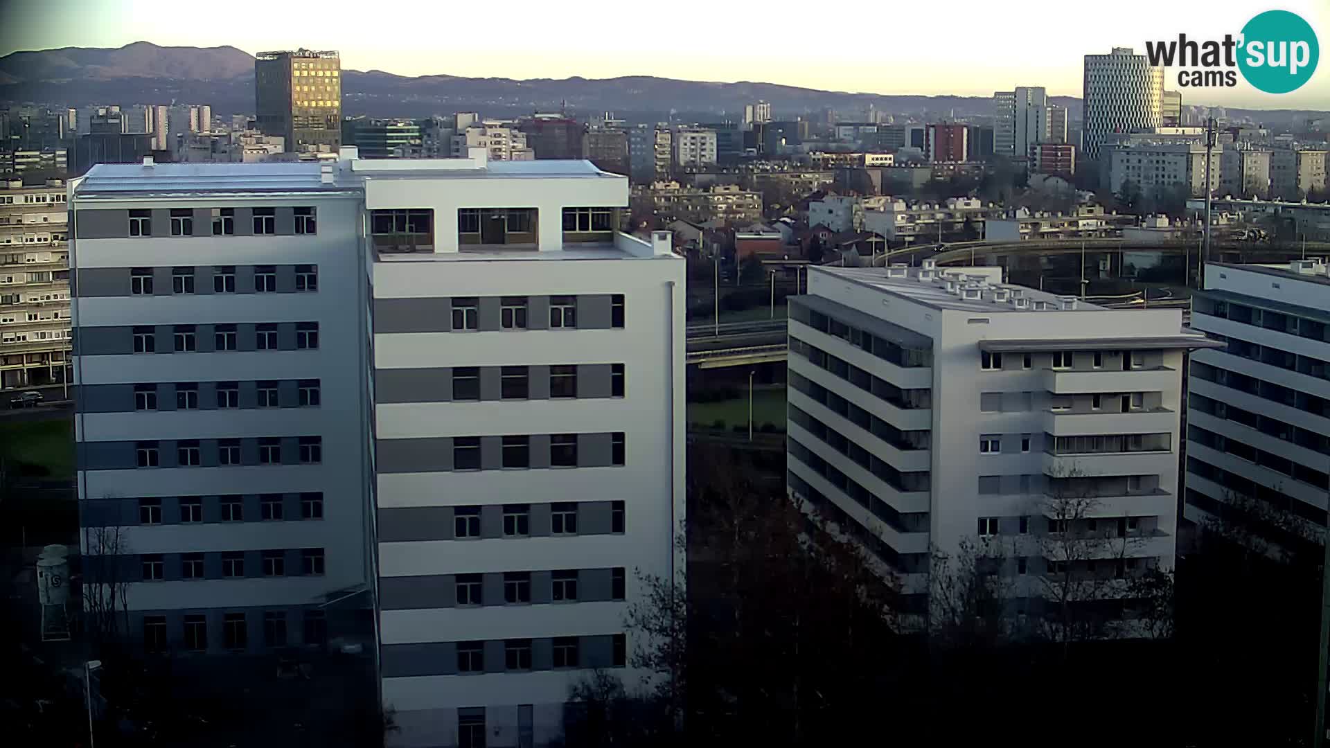 Rond-point en direct traversant les avenues Slavonska et Marin Držić à Zagreb webcam