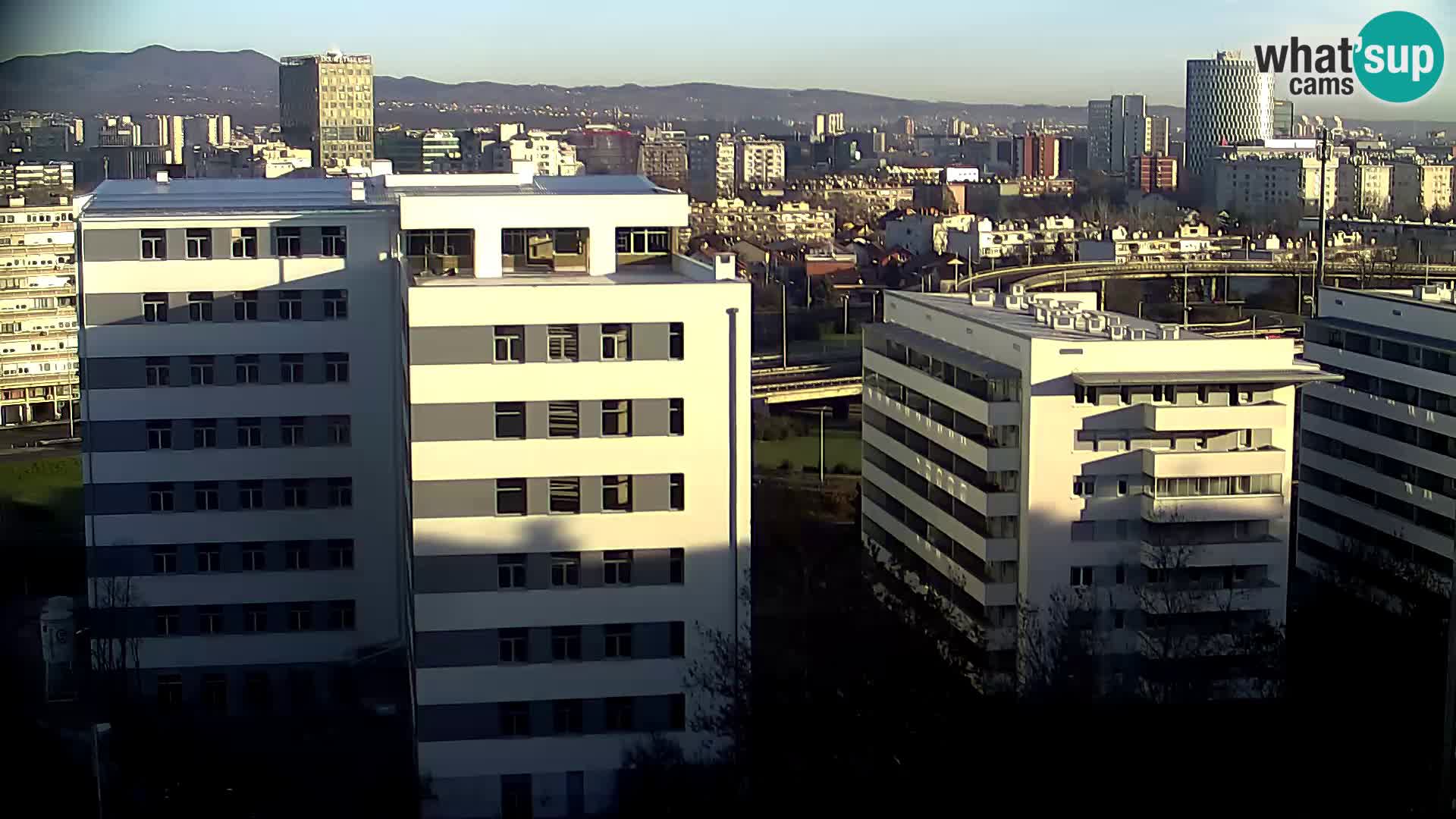 Rond-point en direct traversant les avenues Slavonska et Marin Držić à Zagreb webcam