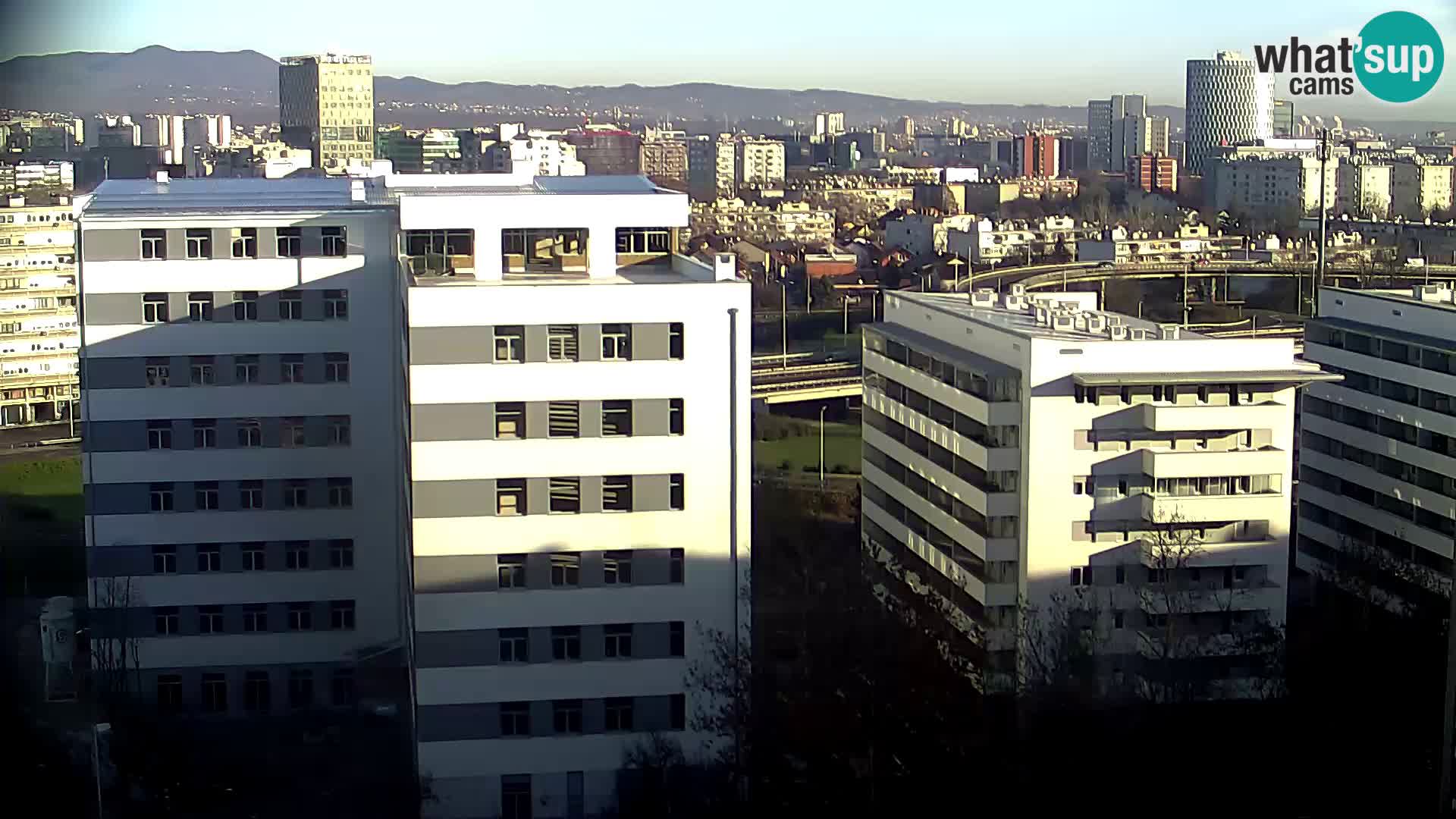 Rotonda en vivo que cruza Slavonska y Marin Držić Avenue en Zagreb webcam