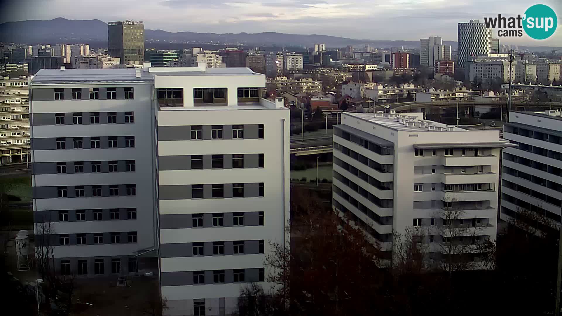 Rond-point en direct traversant les avenues Slavonska et Marin Držić à Zagreb webcam