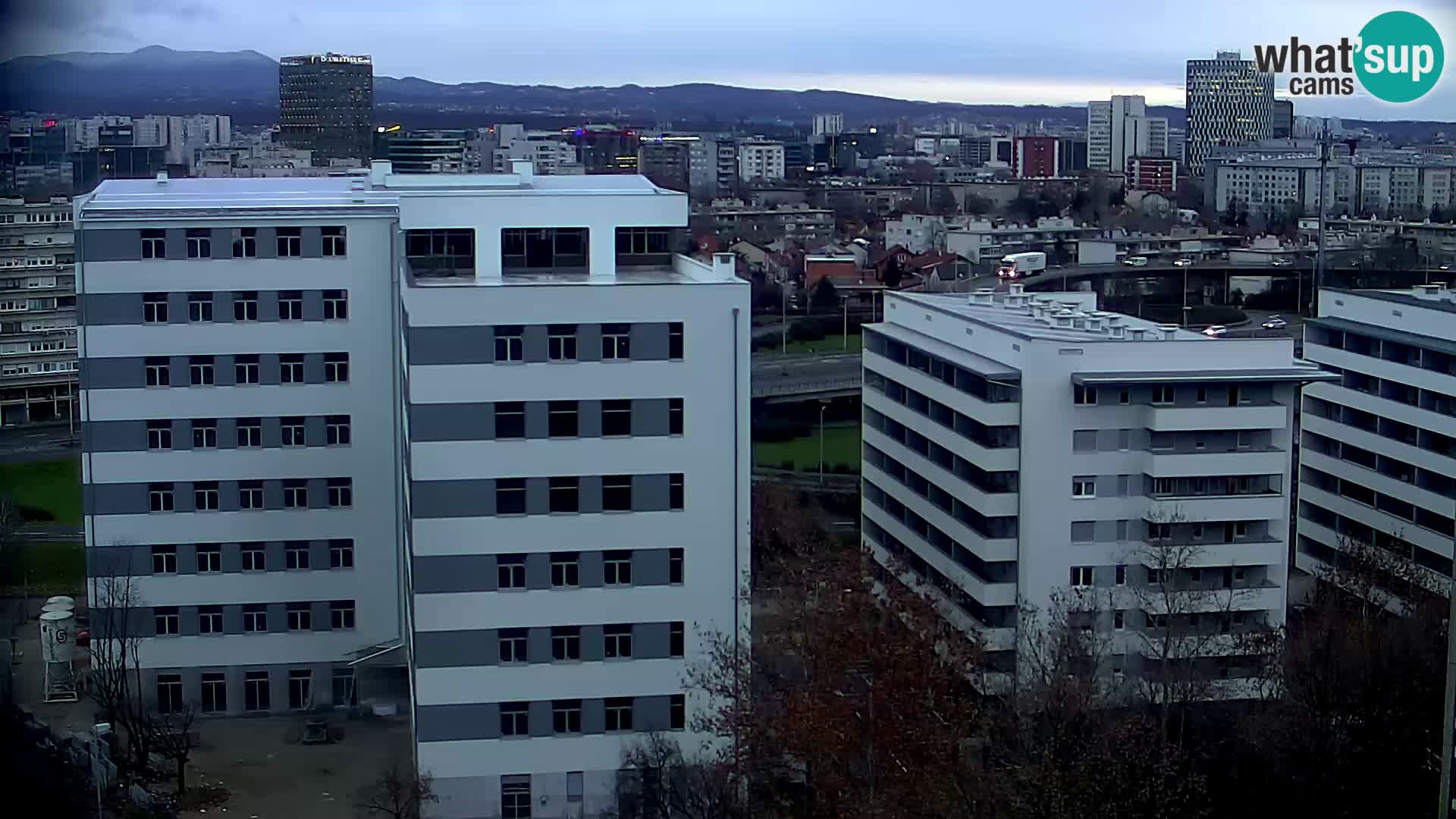 Rond-point en direct traversant les avenues Slavonska et Marin Držić à Zagreb webcam