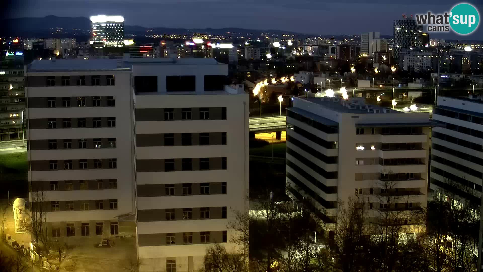 Rond-point en direct traversant les avenues Slavonska et Marin Držić à Zagreb webcam