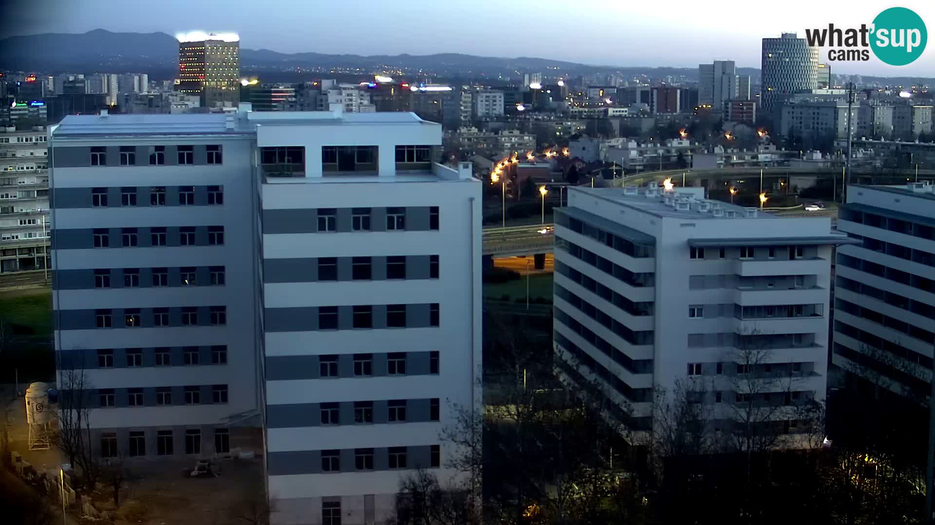 Rond-point en direct traversant les avenues Slavonska et Marin Držić à Zagreb webcam