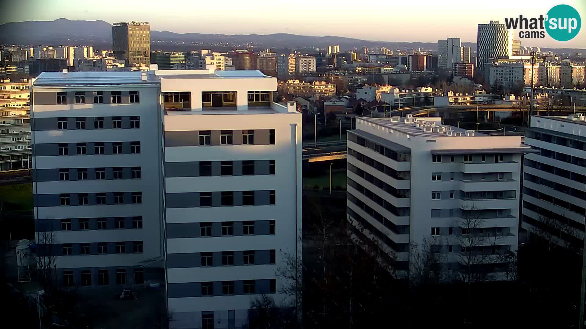 Rond-point en direct traversant les avenues Slavonska et Marin Držić à Zagreb webcam