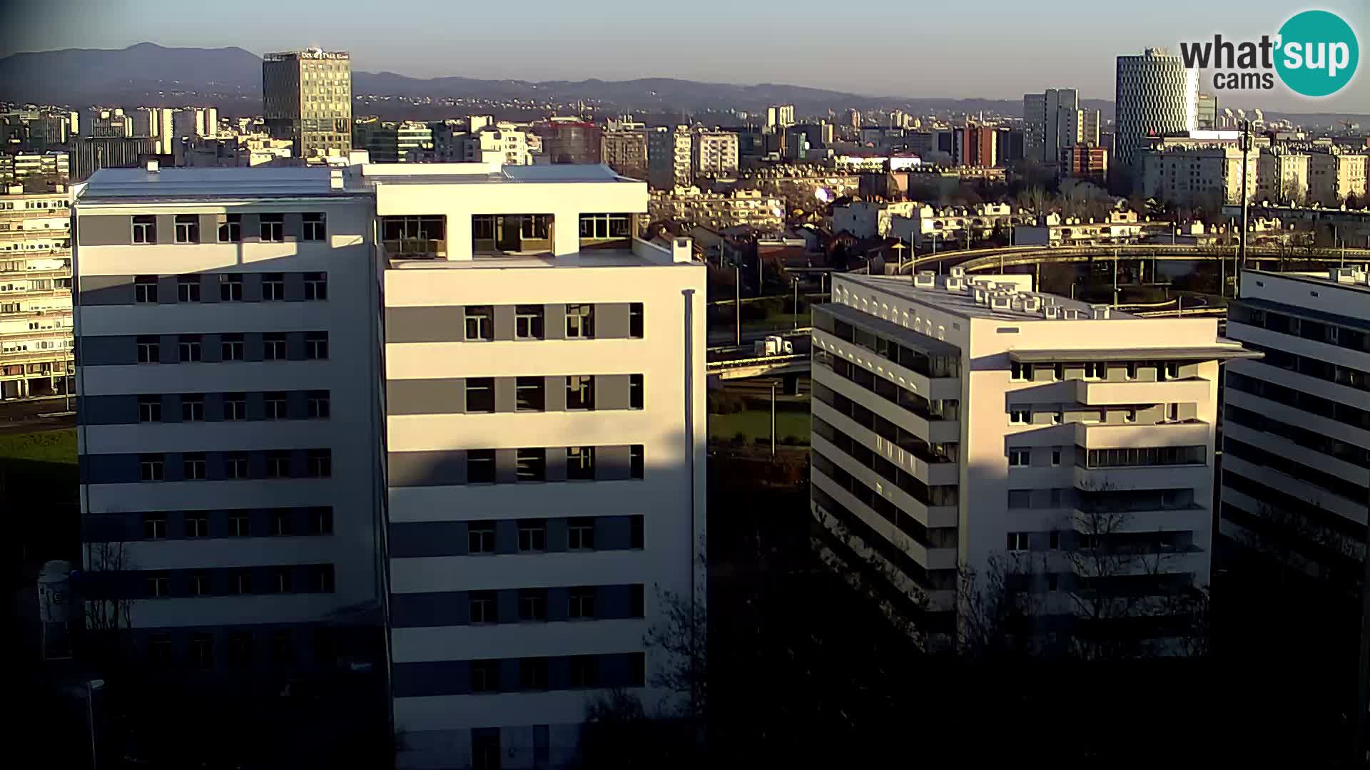 Rond-point en direct traversant les avenues Slavonska et Marin Držić à Zagreb webcam