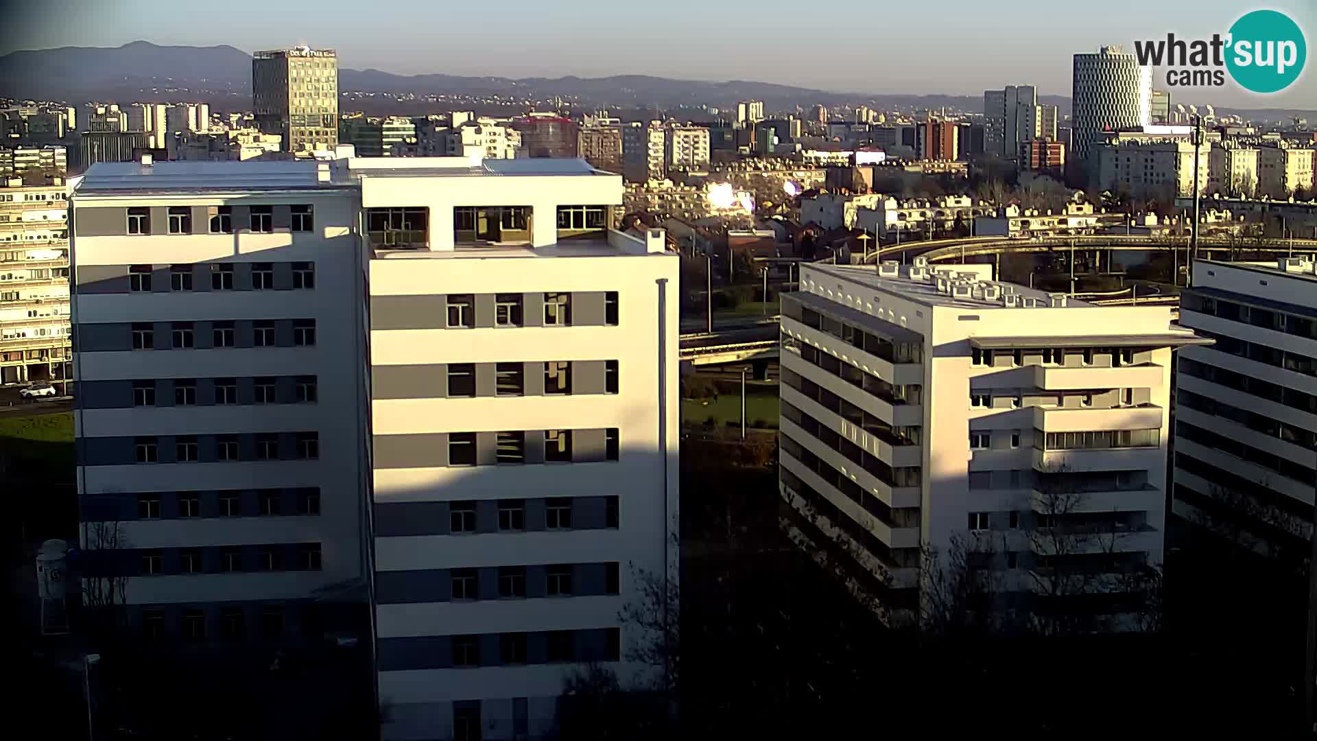 Rotonda en vivo que cruza Slavonska y Marin Držić Avenue en Zagreb webcam