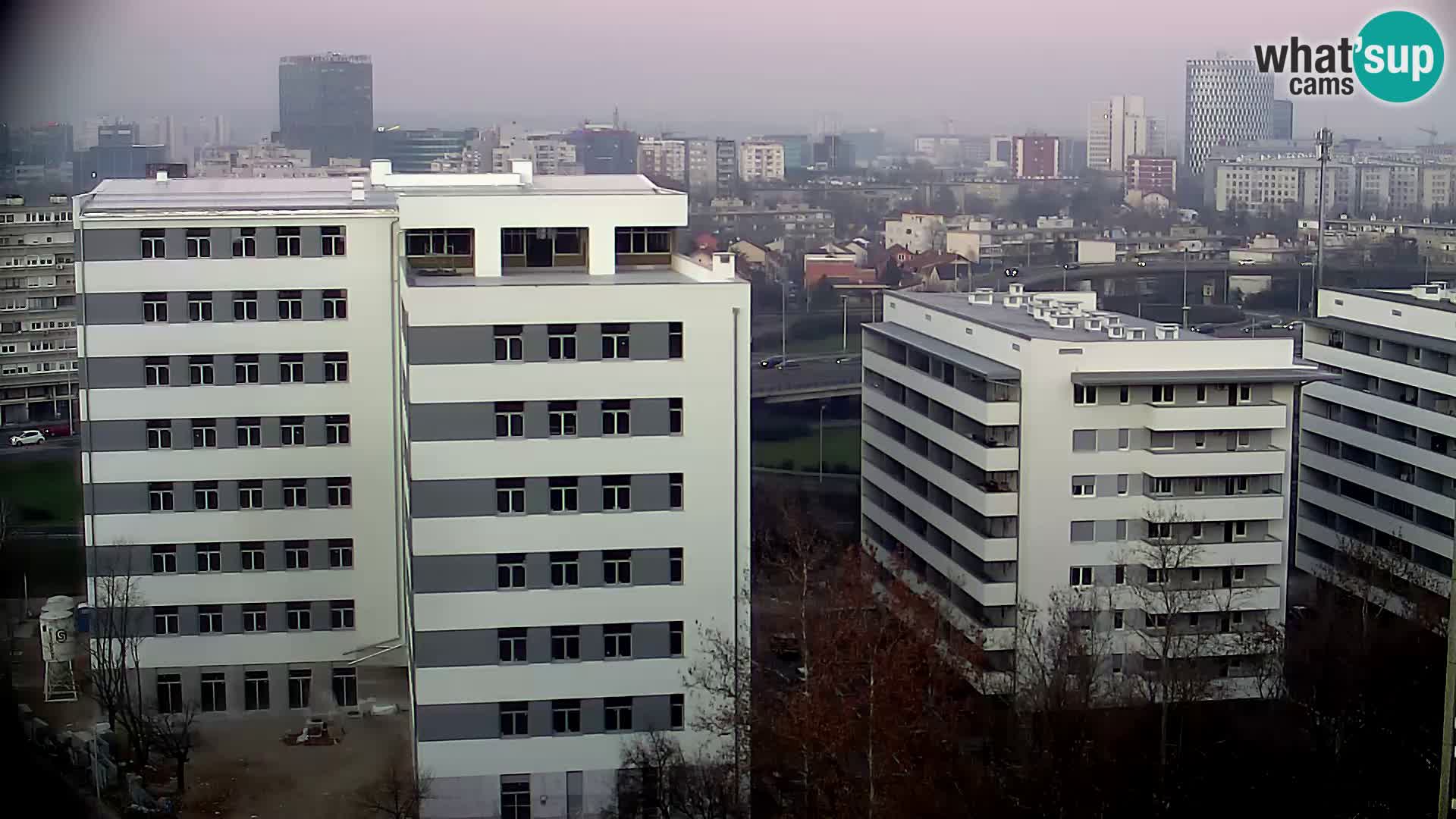 Rotonda en vivo que cruza Slavonska y Marin Držić Avenue en Zagreb webcam