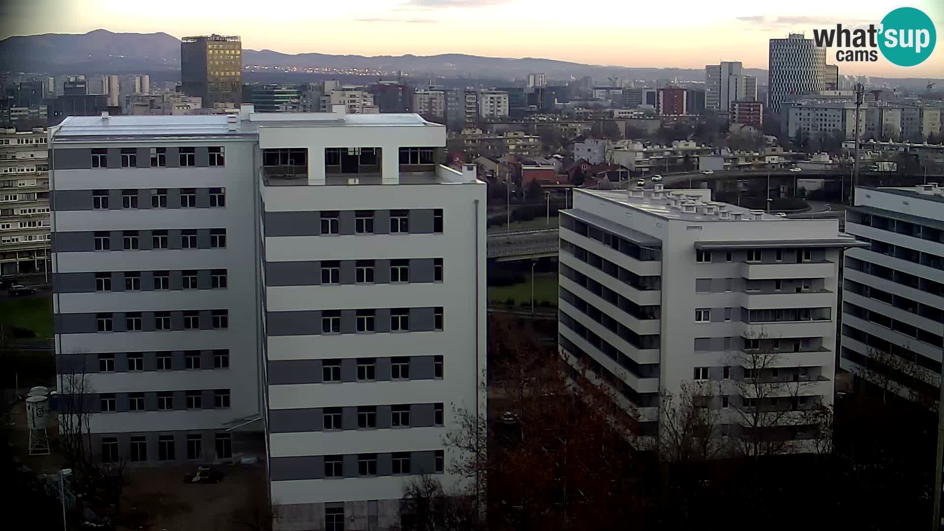 Rotonda en vivo que cruza Slavonska y Marin Držić Avenue en Zagreb webcam