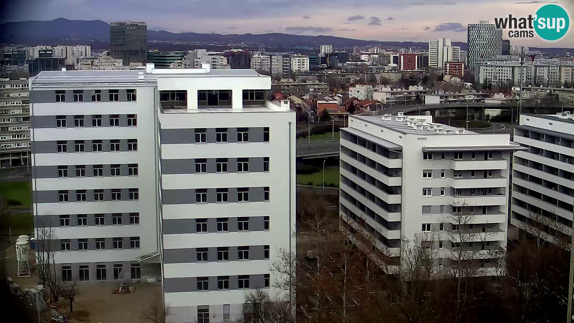 Rond-point en direct traversant les avenues Slavonska et Marin Držić à Zagreb webcam