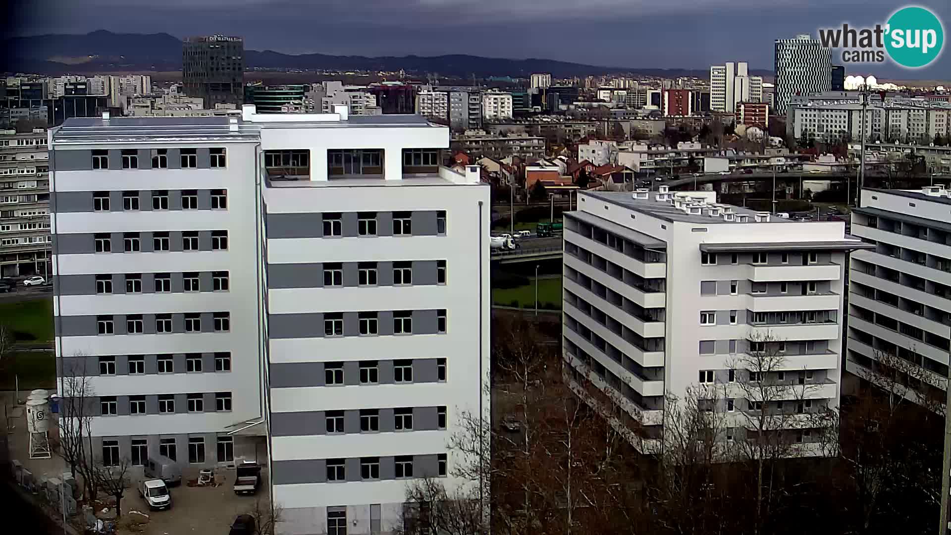 Rotonda en vivo que cruza Slavonska y Marin Držić Avenue en Zagreb webcam