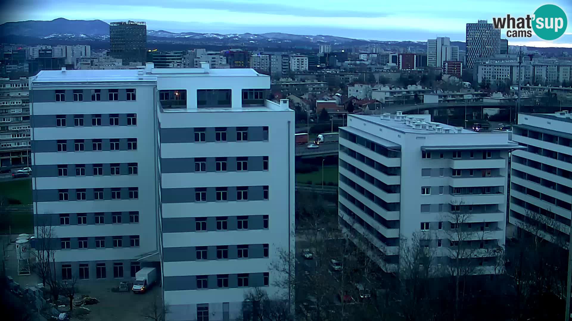 Rotonda en vivo que cruza Slavonska y Marin Držić Avenue en Zagreb webcam