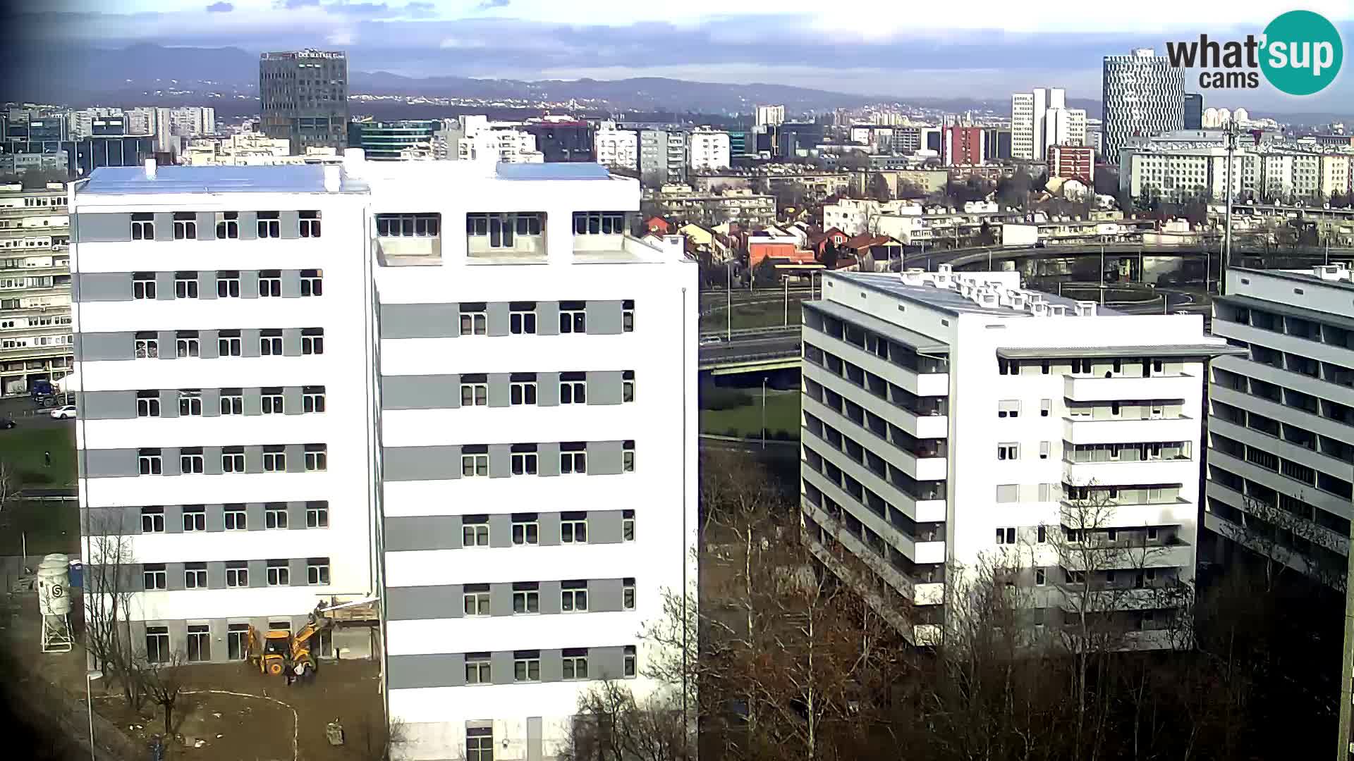 Rotonda en vivo que cruza Slavonska y Marin Držić Avenue en Zagreb webcam