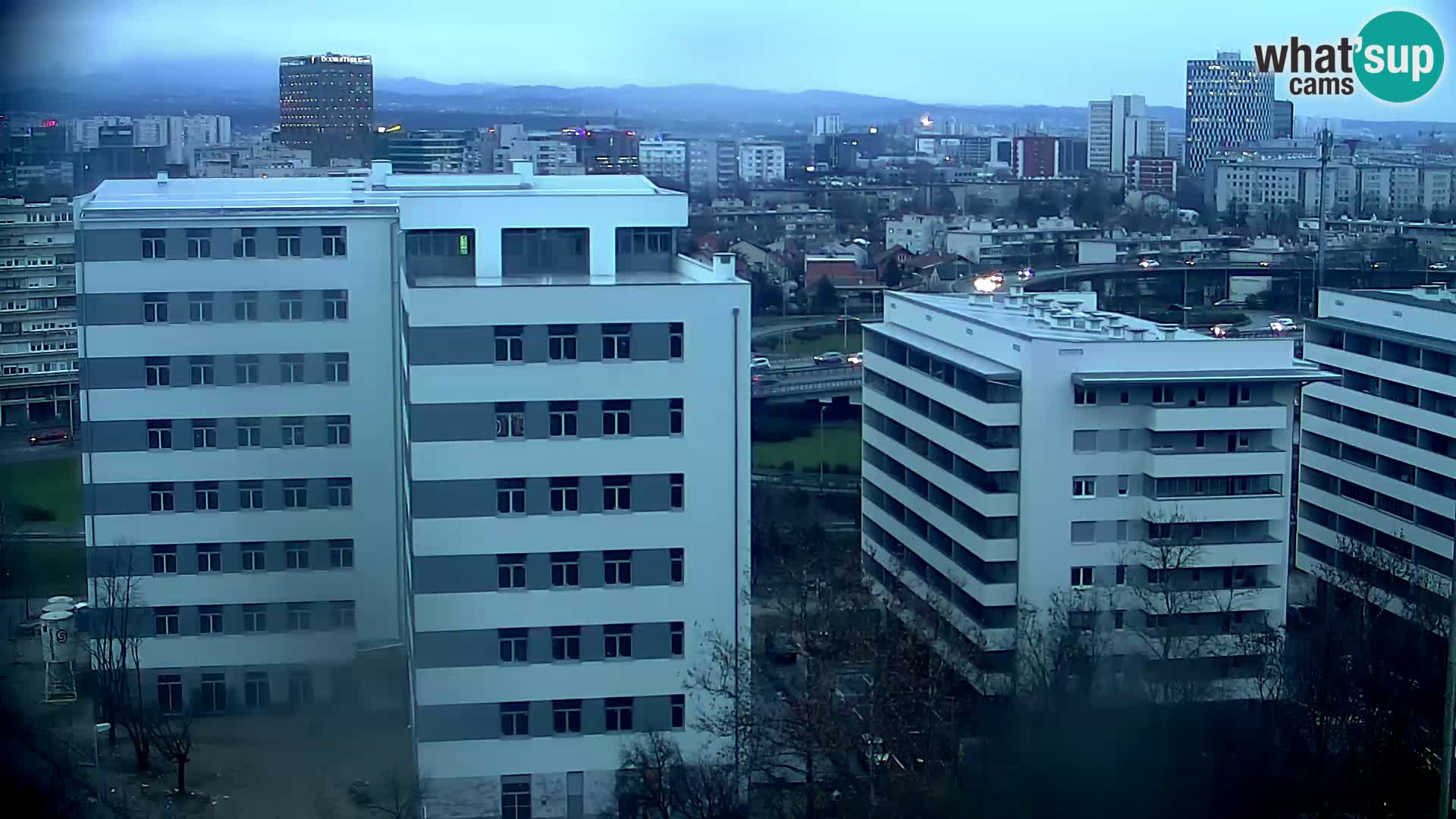 Rotonda en vivo que cruza Slavonska y Marin Držić Avenue en Zagreb webcam