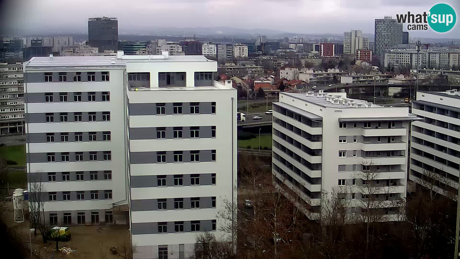 Rotonda en vivo que cruza Slavonska y Marin Držić Avenue en Zagreb webcam