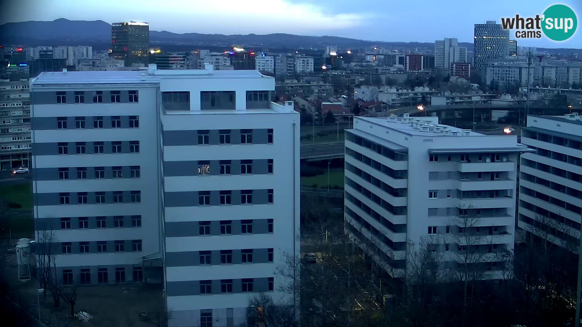 Rond-point en direct traversant les avenues Slavonska et Marin Držić à Zagreb webcam