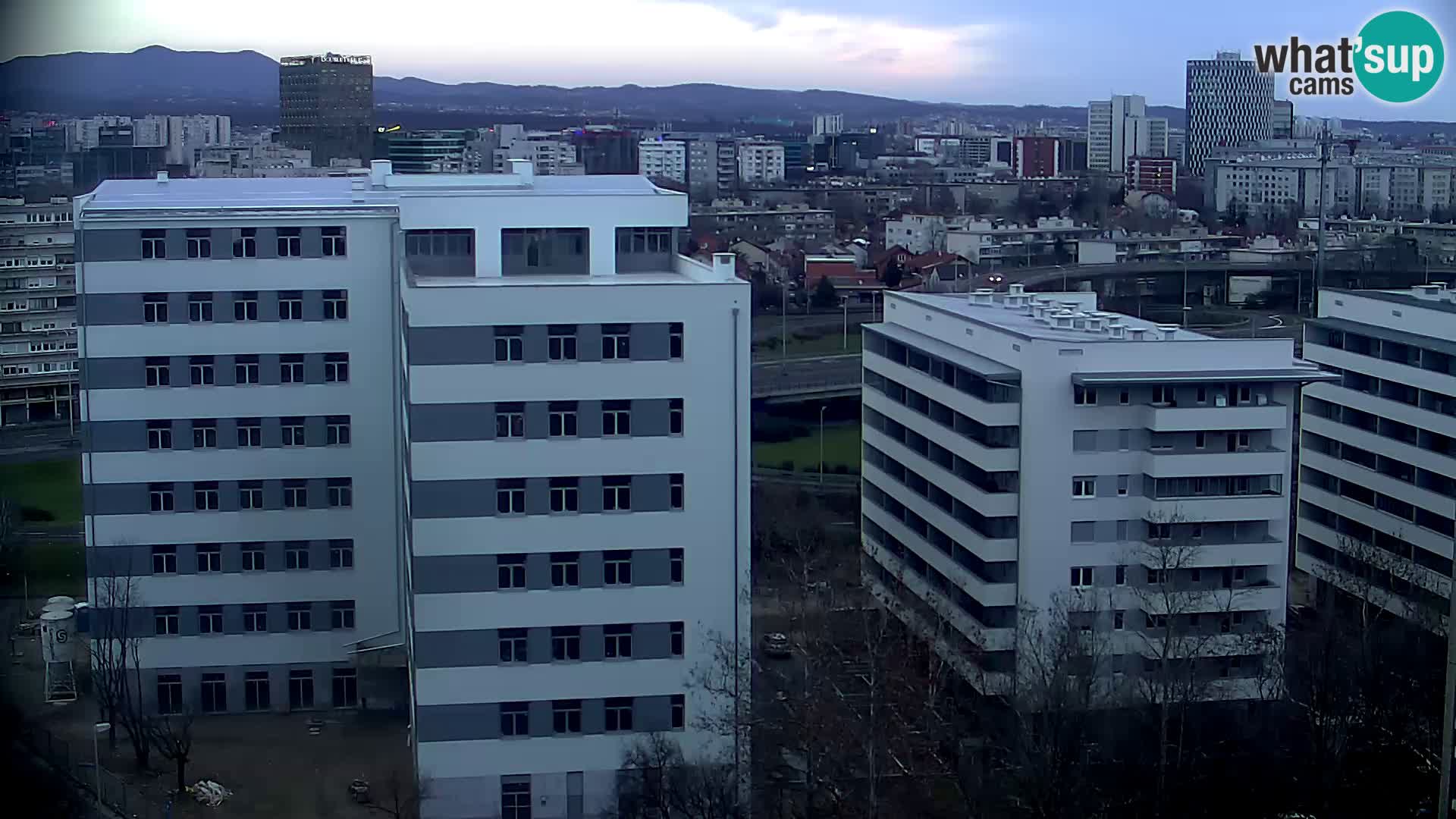 Rond-point en direct traversant les avenues Slavonska et Marin Držić à Zagreb webcam