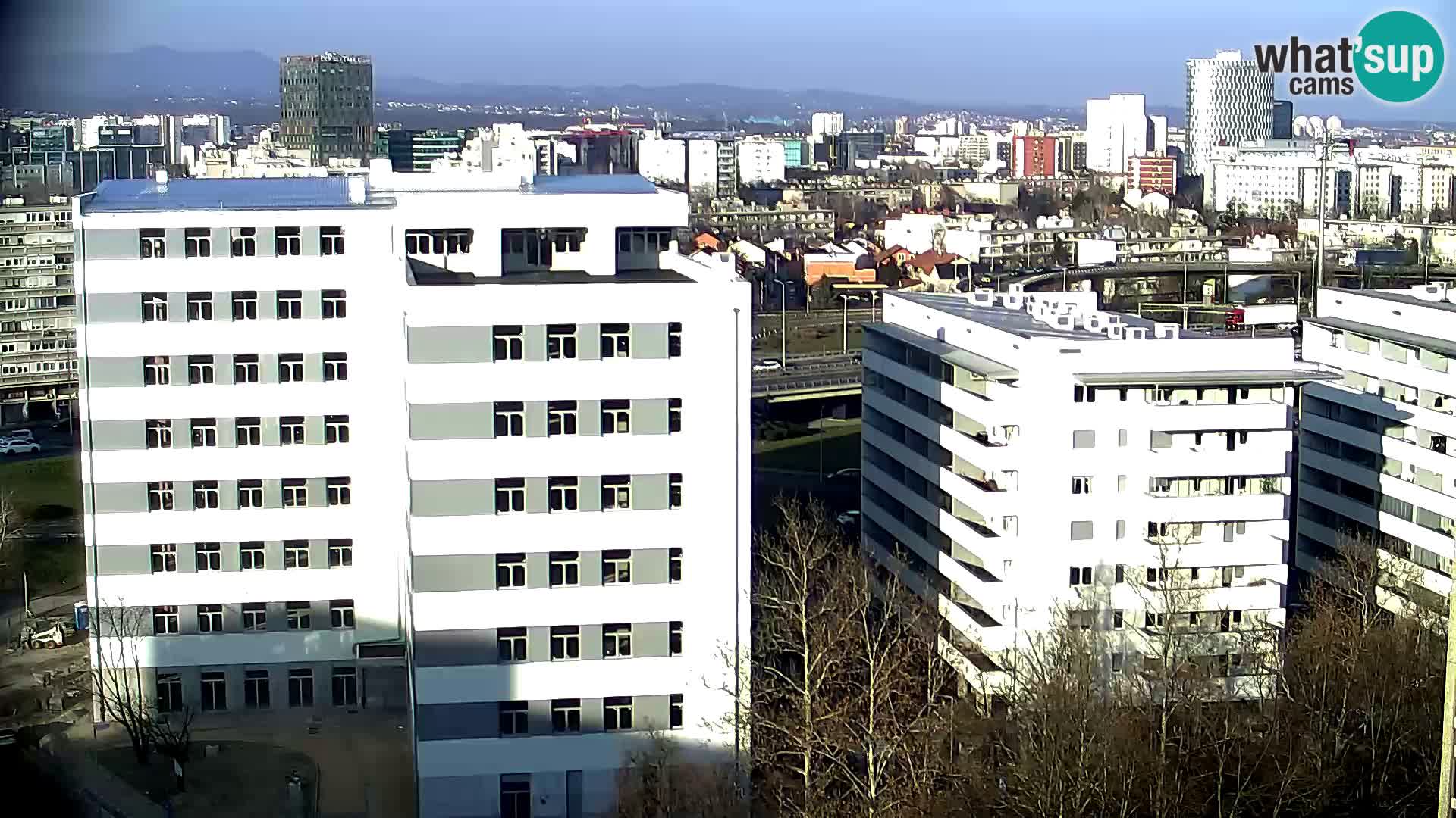 Rotonda en vivo que cruza Slavonska y Marin Držić Avenue en Zagreb webcam