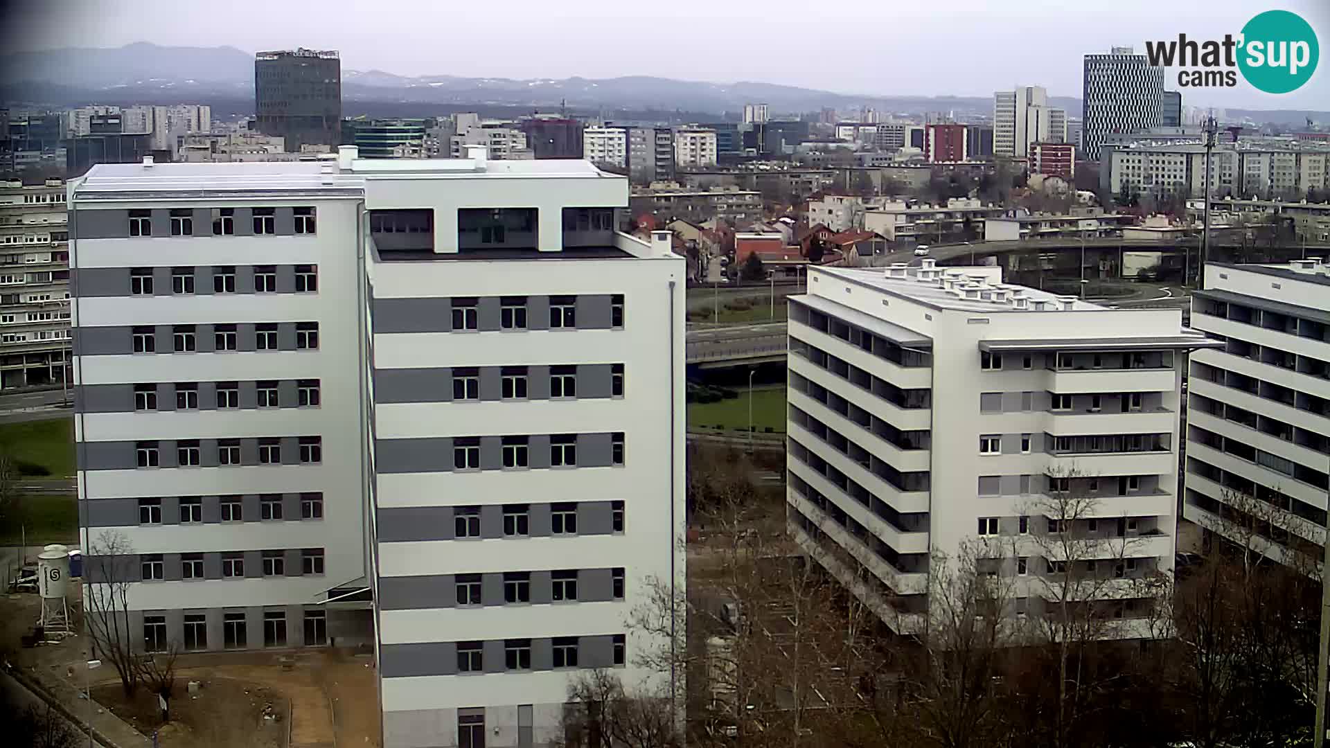 Rotonda en vivo que cruza Slavonska y Marin Držić Avenue en Zagreb webcam