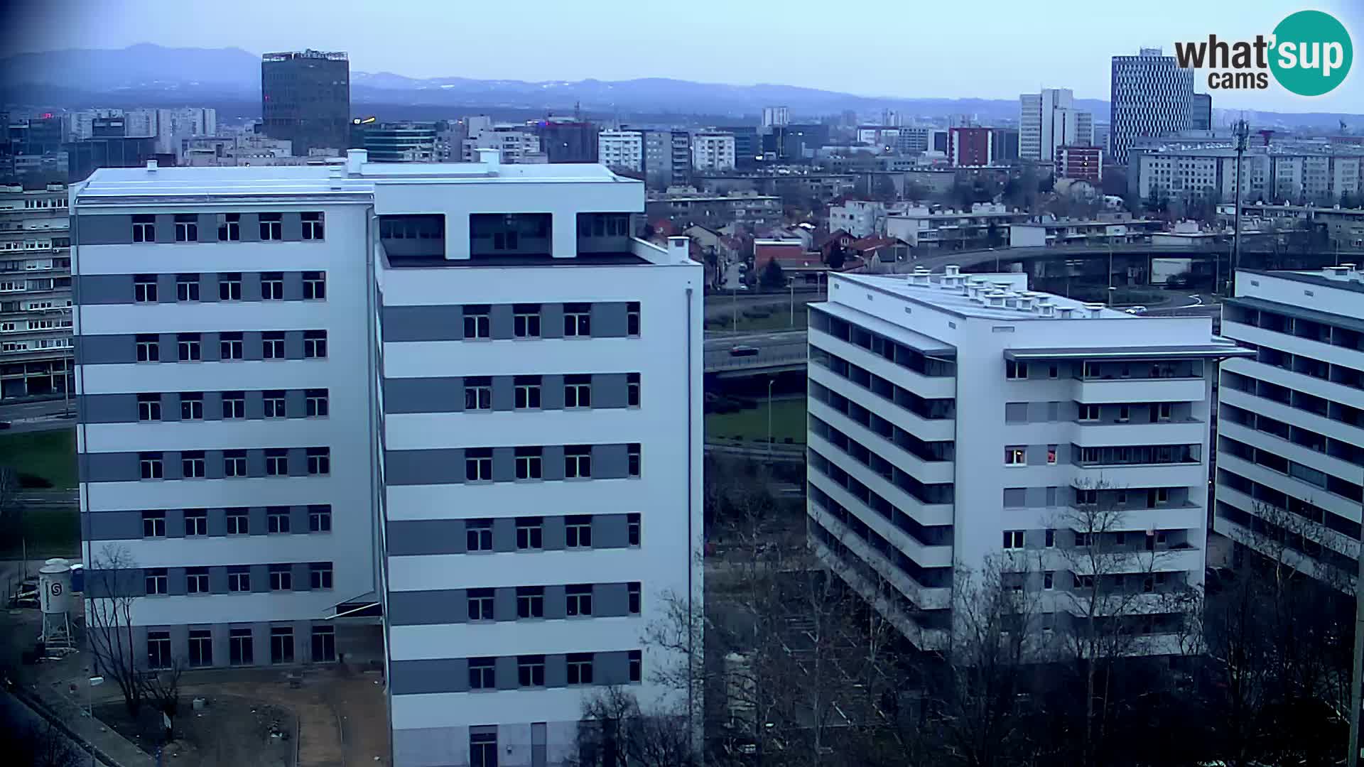 Rotonda en vivo que cruza Slavonska y Marin Držić Avenue en Zagreb webcam