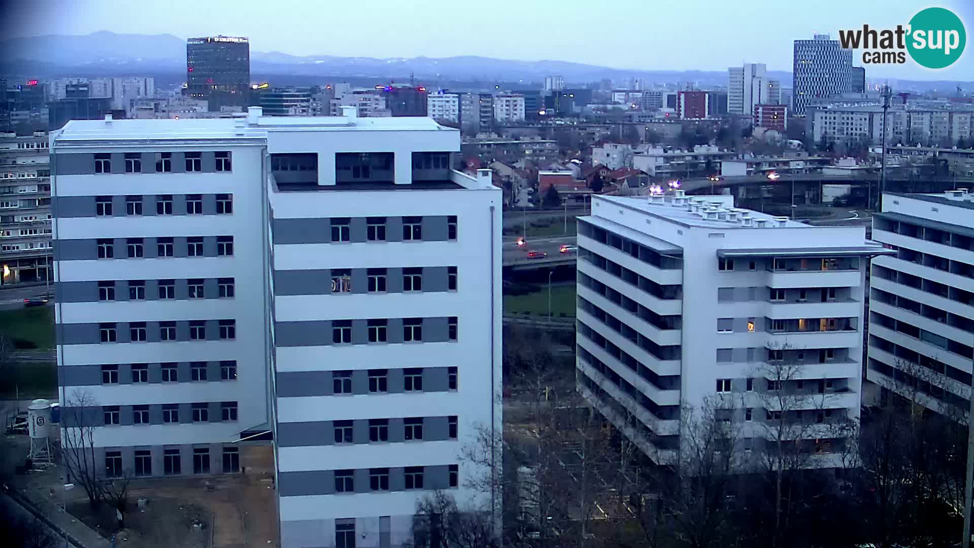 Rond-point en direct traversant les avenues Slavonska et Marin Držić à Zagreb webcam