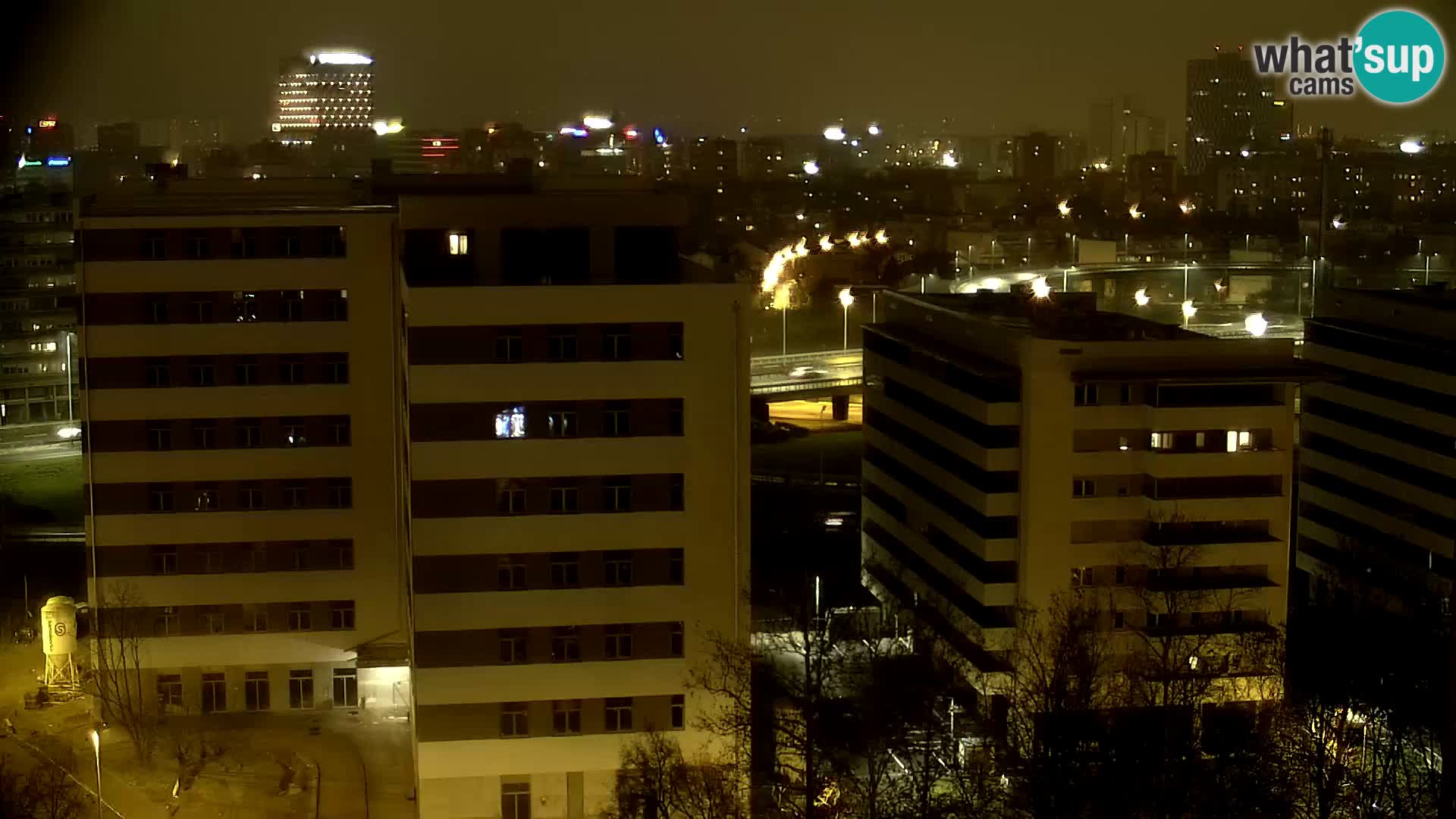 Rotonda en vivo que cruza Slavonska y Marin Držić Avenue en Zagreb webcam