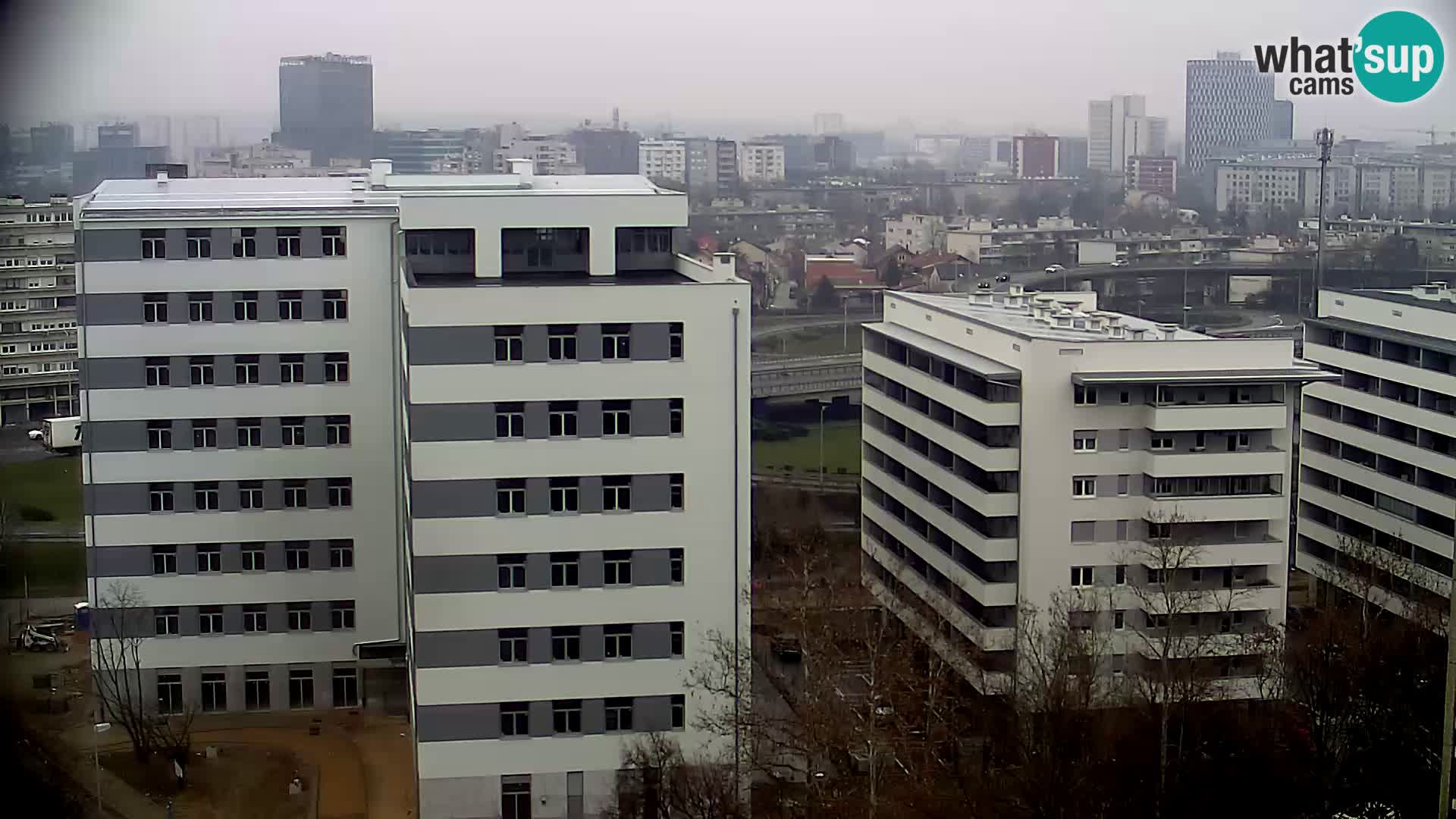 Rotonda en vivo que cruza Slavonska y Marin Držić Avenue en Zagreb webcam