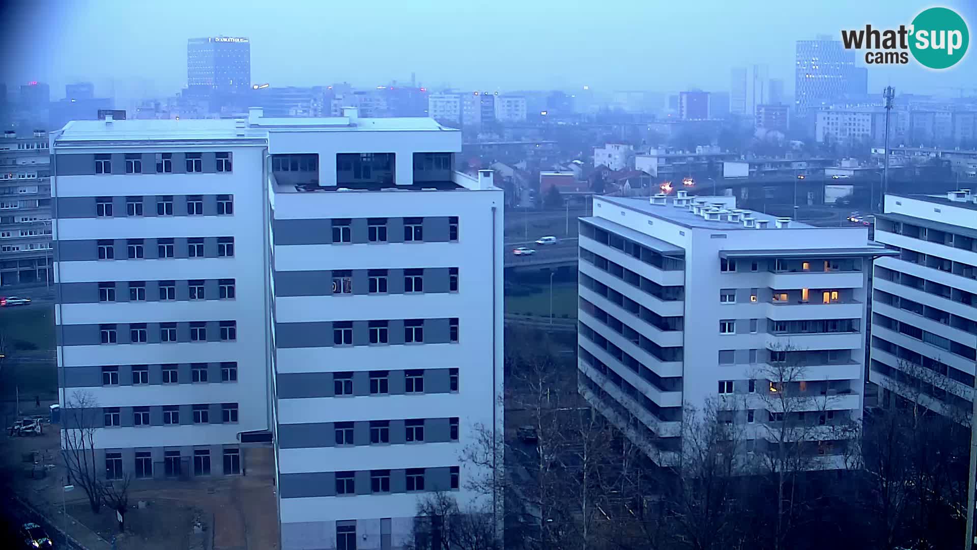 Rotonda en vivo que cruza Slavonska y Marin Držić Avenue en Zagreb webcam