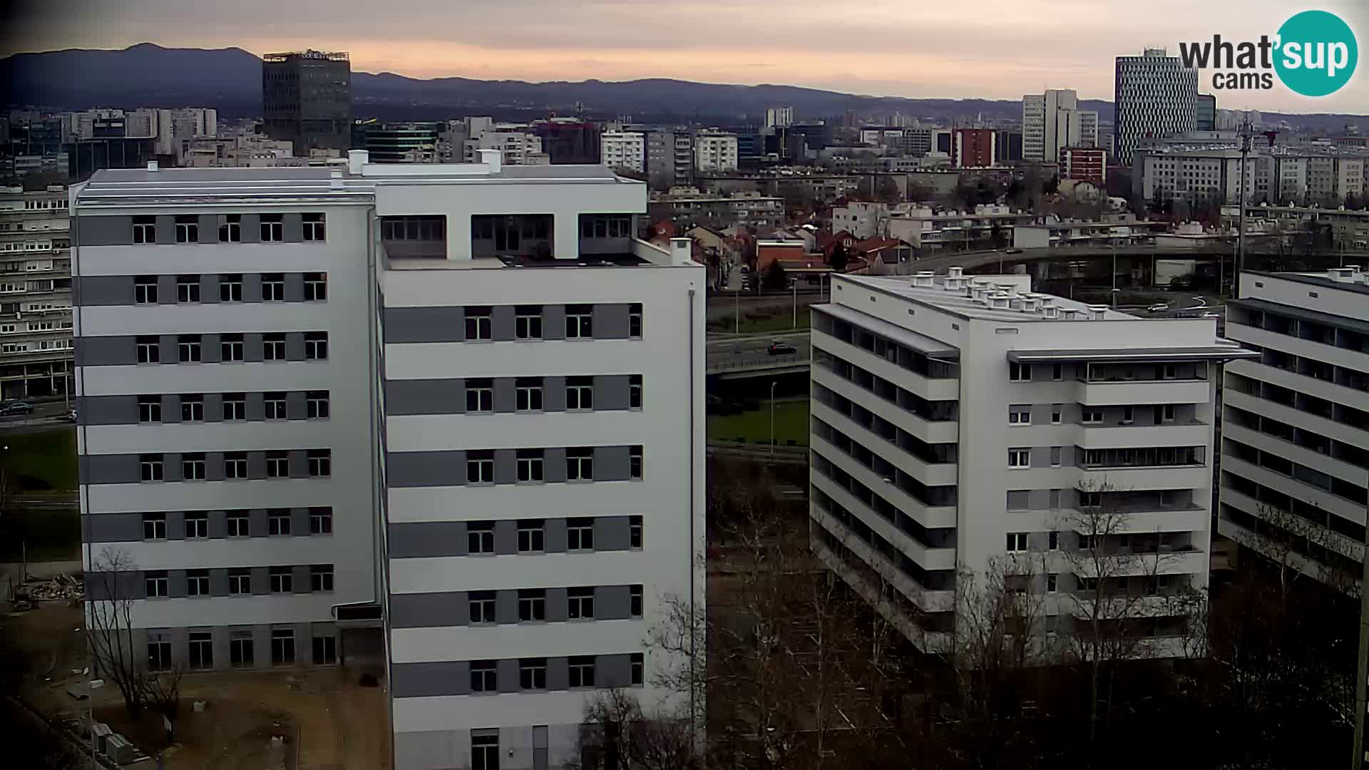 Rond-point en direct traversant les avenues Slavonska et Marin Držić à Zagreb webcam