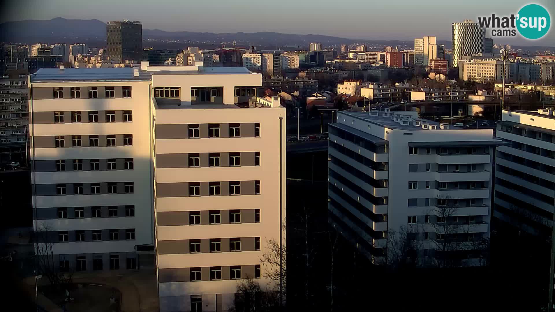 Rond-point en direct traversant les avenues Slavonska et Marin Držić à Zagreb webcam