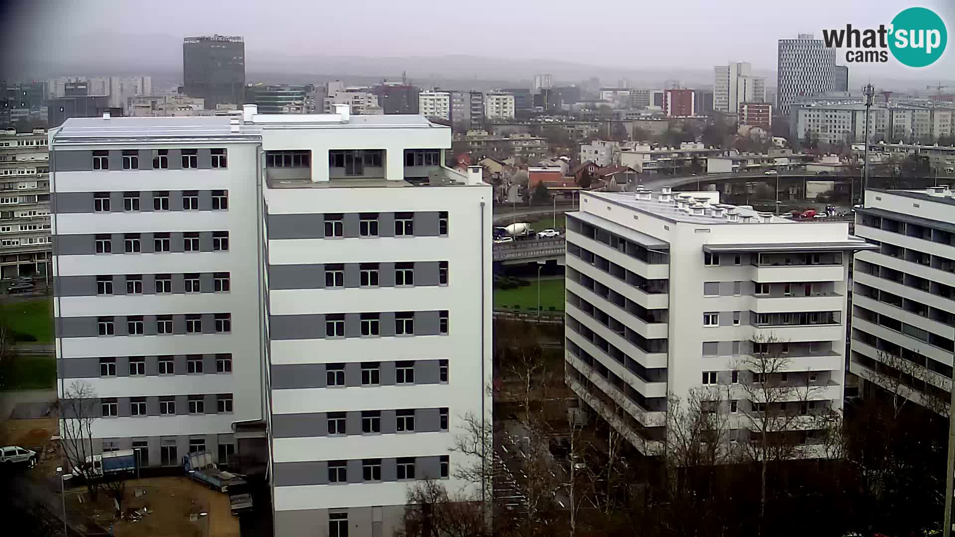 Rotonda en vivo que cruza Slavonska y Marin Držić Avenue en Zagreb webcam