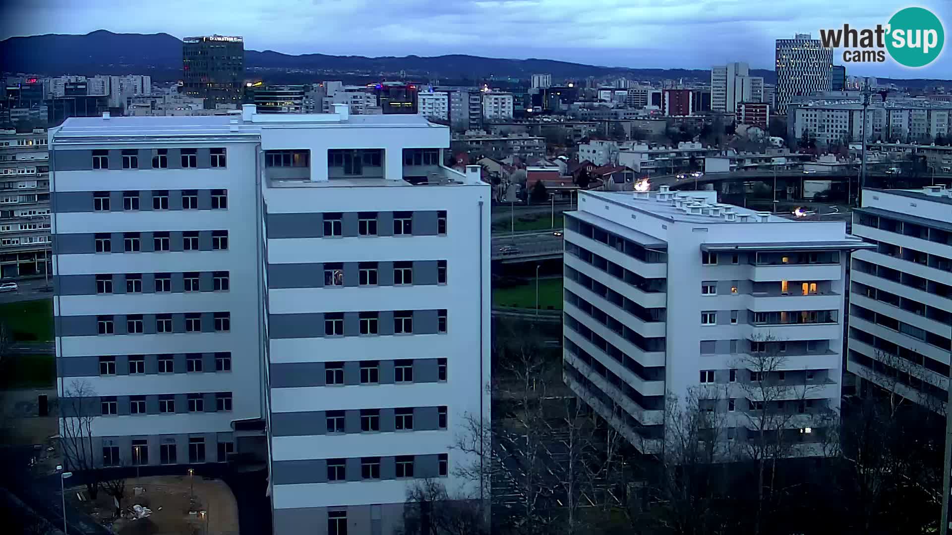 Rond-point en direct traversant les avenues Slavonska et Marin Držić à Zagreb webcam