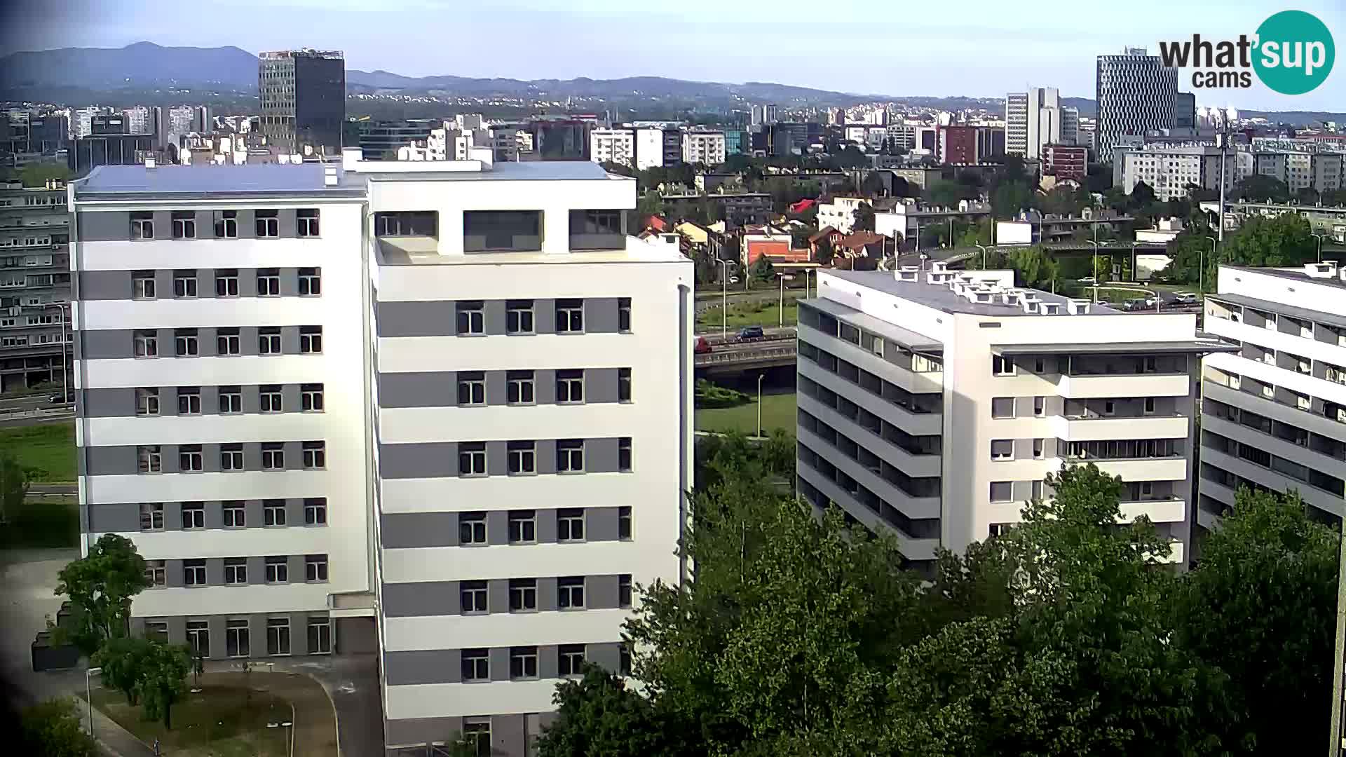 Rotonda en vivo que cruza Slavonska y Marin Držić Avenue en Zagreb webcam