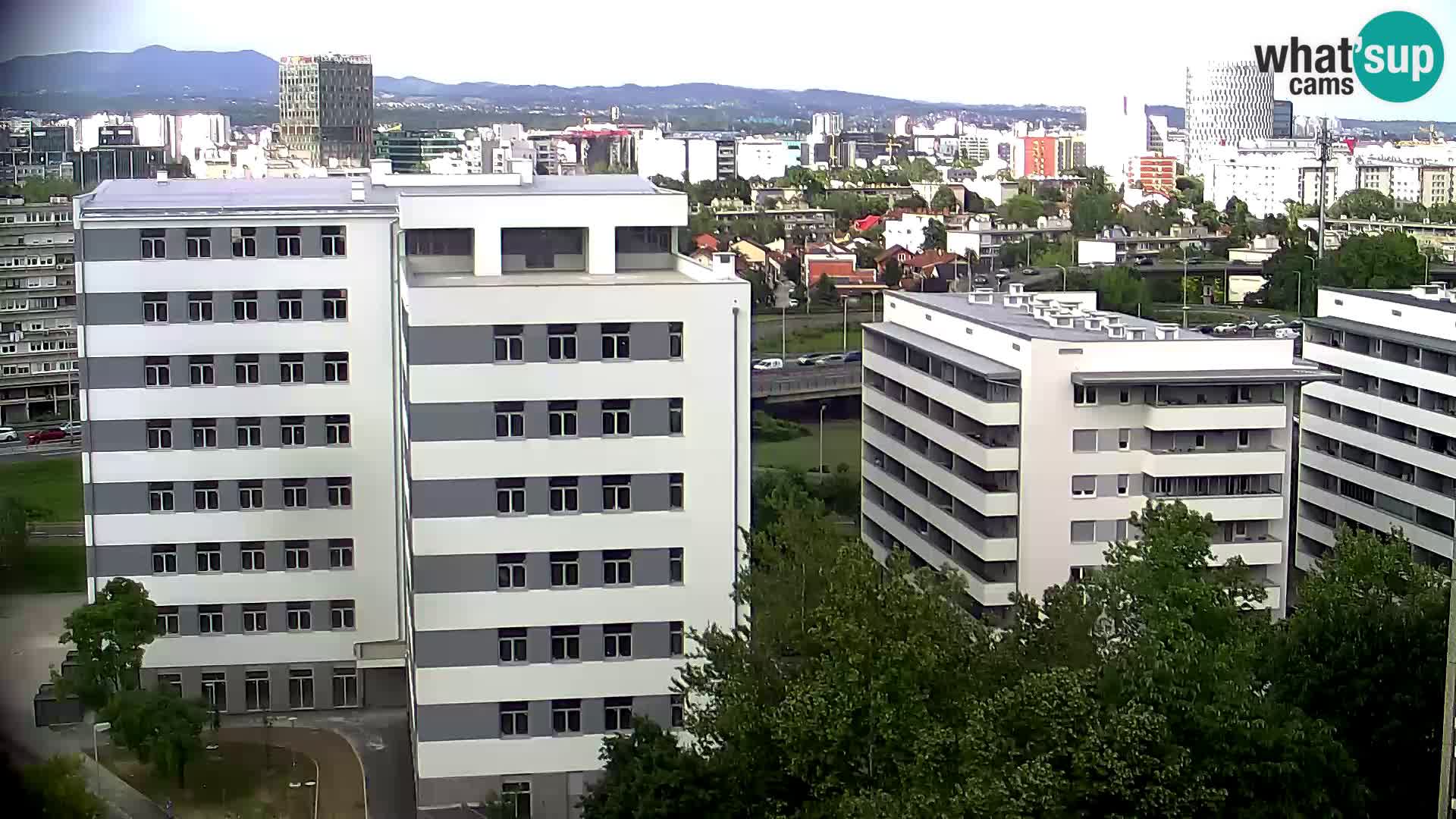 Rotonda en vivo que cruza Slavonska y Marin Držić Avenue en Zagreb webcam