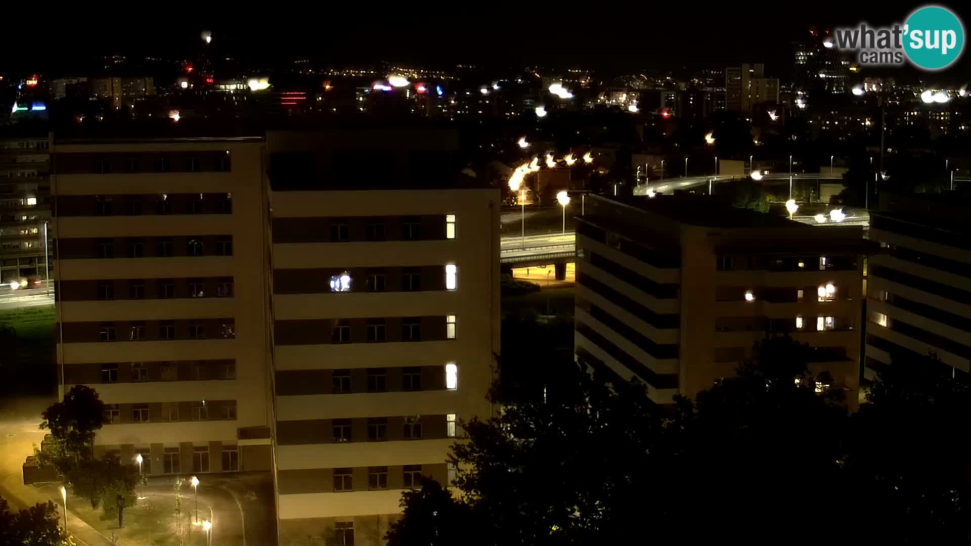 Rotonda en vivo que cruza Slavonska y Marin Držić Avenue en Zagreb webcam