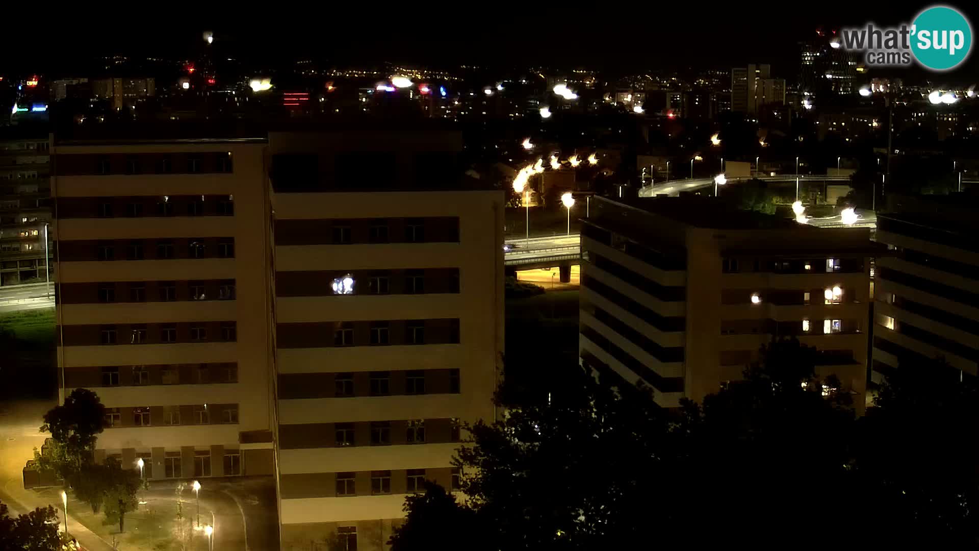 Rotonda en vivo que cruza Slavonska y Marin Držić Avenue en Zagreb webcam