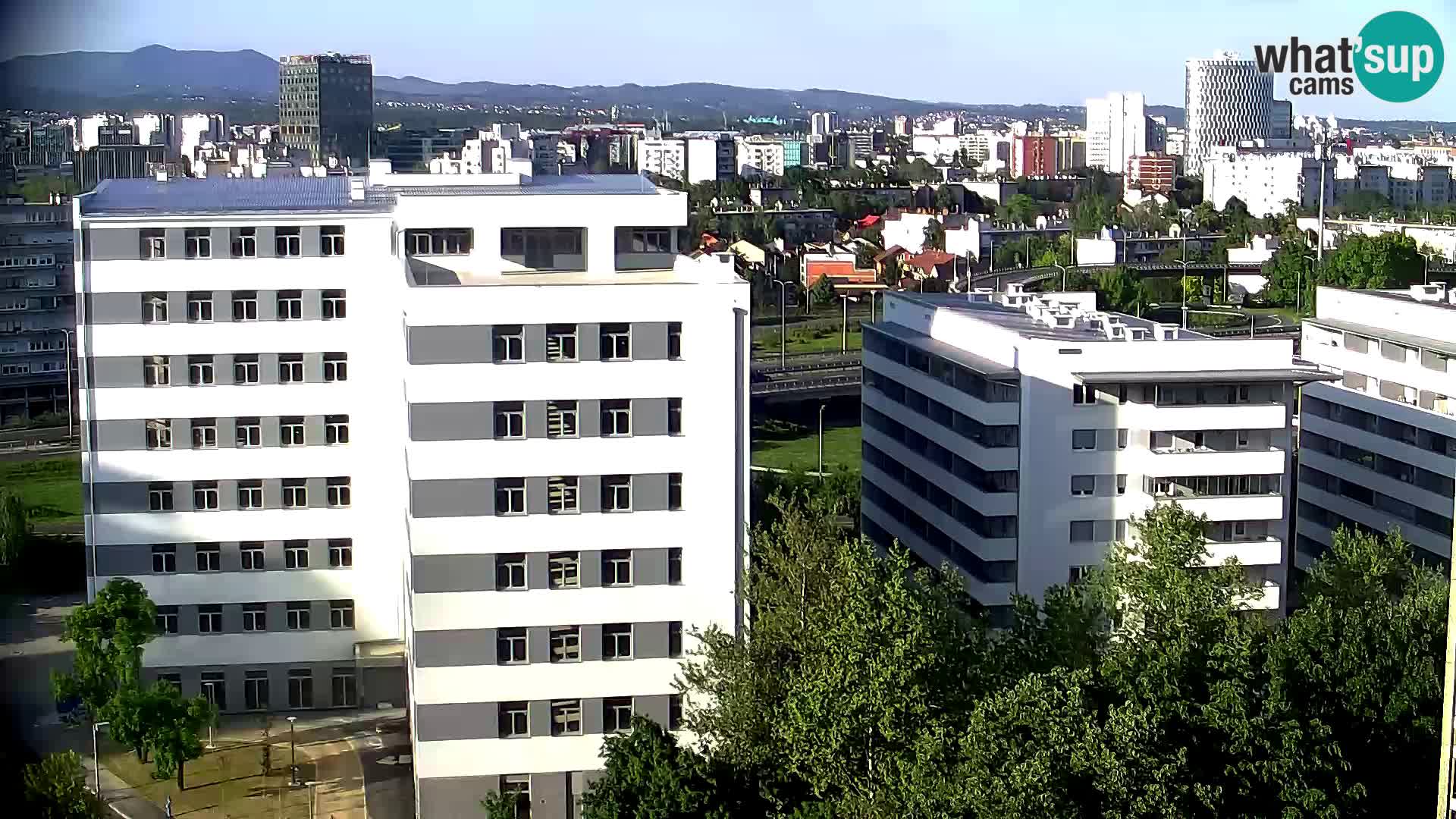 Rotonda en vivo que cruza Slavonska y Marin Držić Avenue en Zagreb webcam