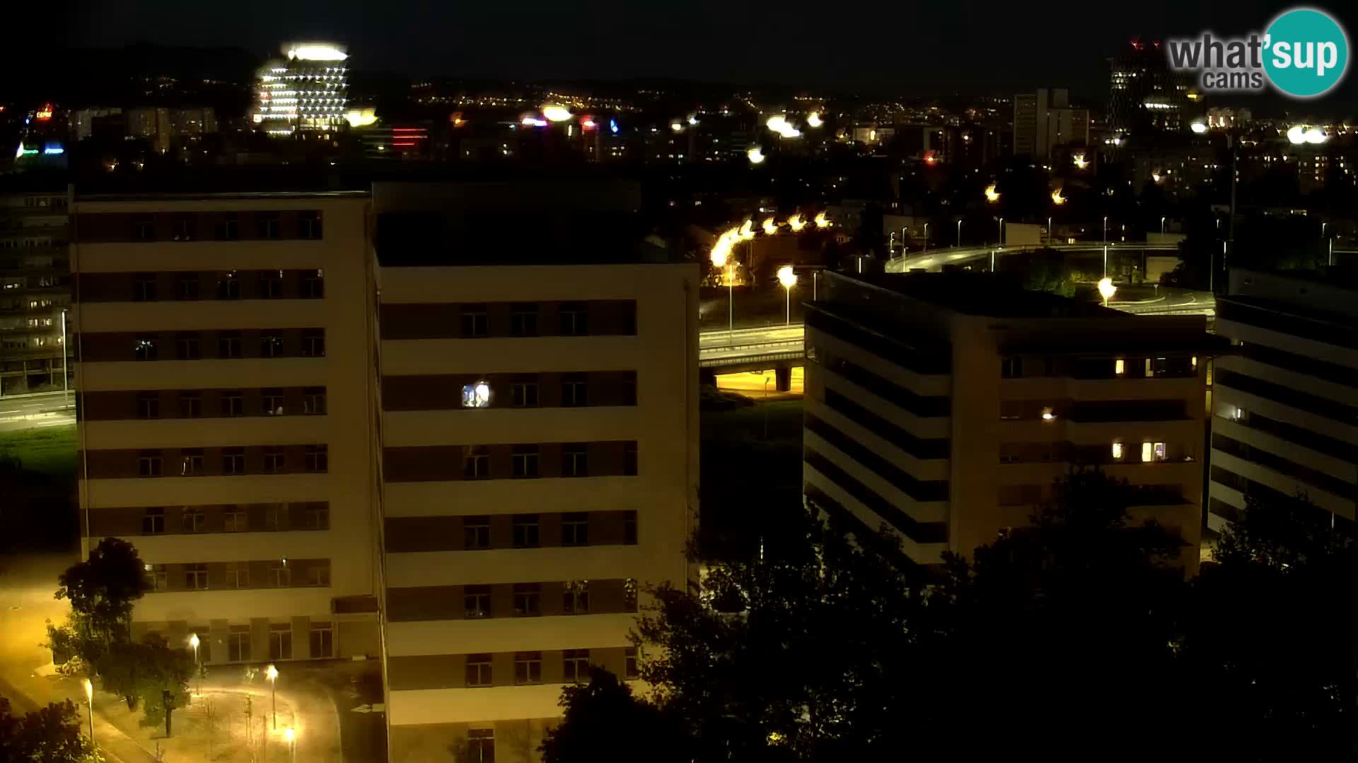 Rotonda en vivo que cruza Slavonska y Marin Držić Avenue en Zagreb webcam