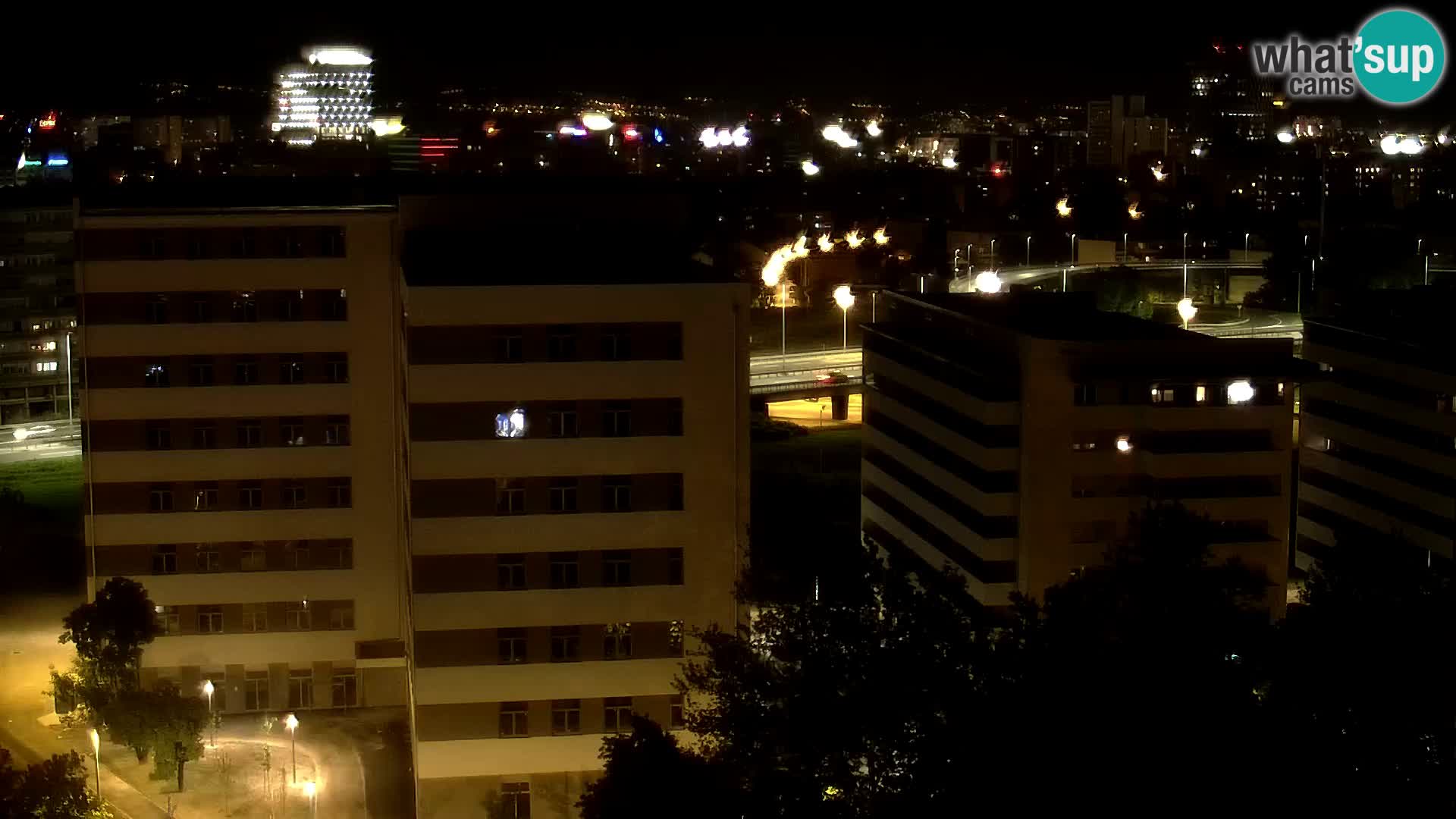 Rotonda en vivo que cruza Slavonska y Marin Držić Avenue en Zagreb webcam