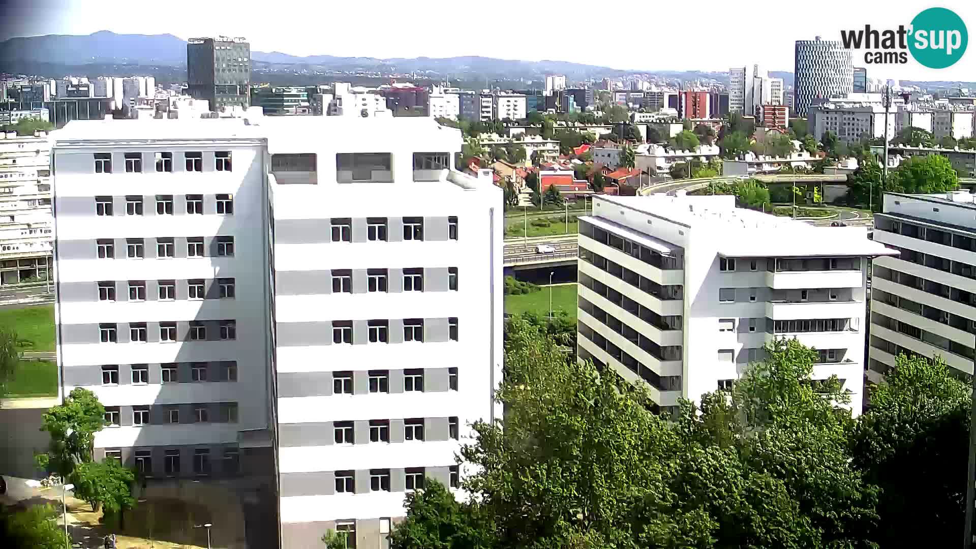 Rotonda en vivo que cruza Slavonska y Marin Držić Avenue en Zagreb webcam