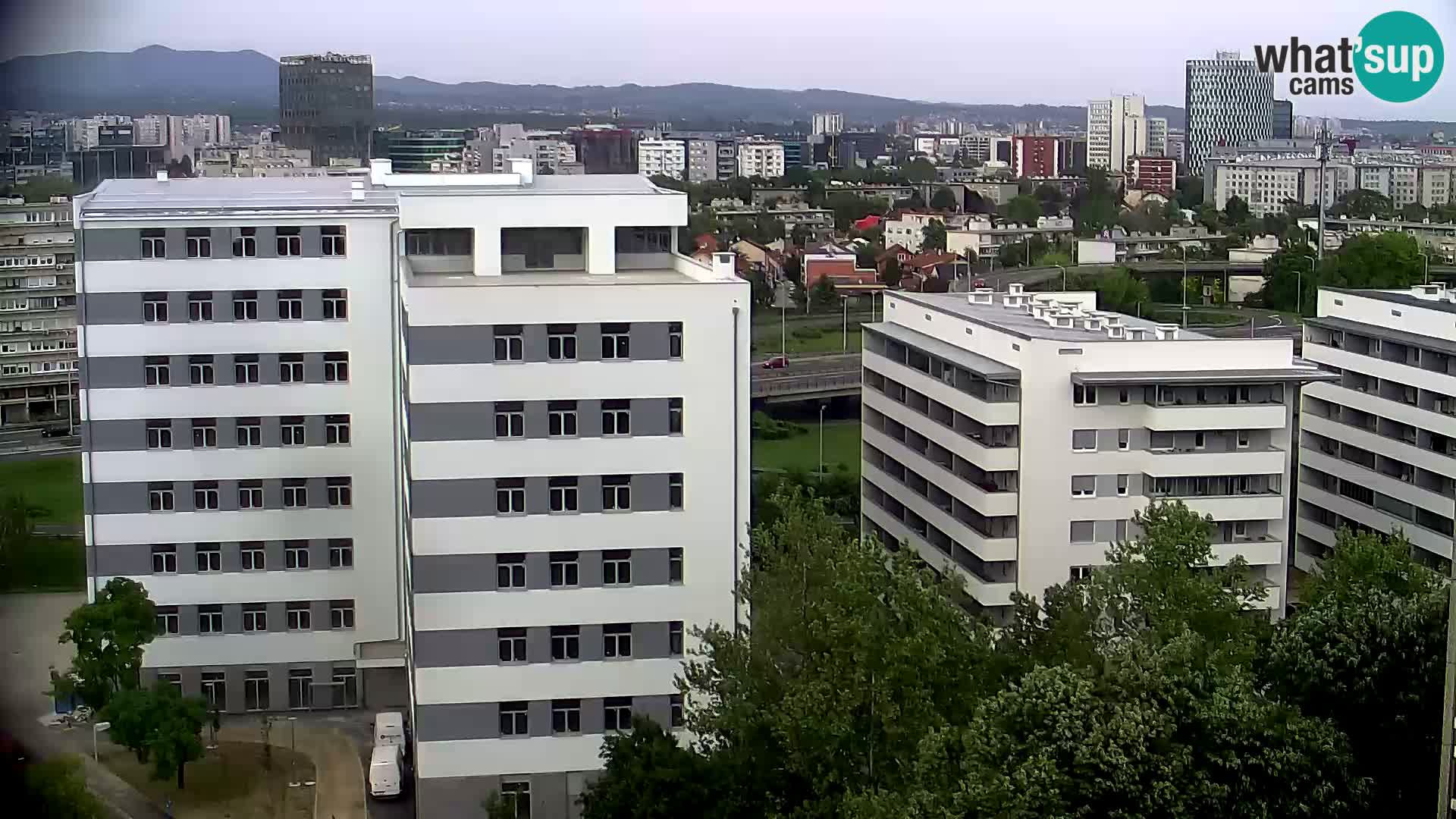 Rotonda en vivo que cruza Slavonska y Marin Držić Avenue en Zagreb webcam