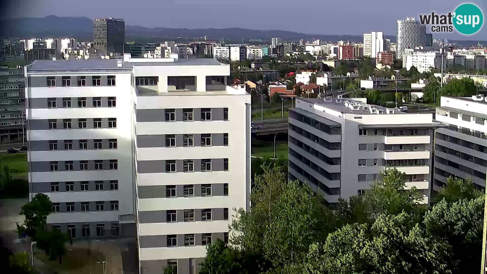 Rotonda en vivo que cruza Slavonska y Marin Držić Avenue en Zagreb webcam