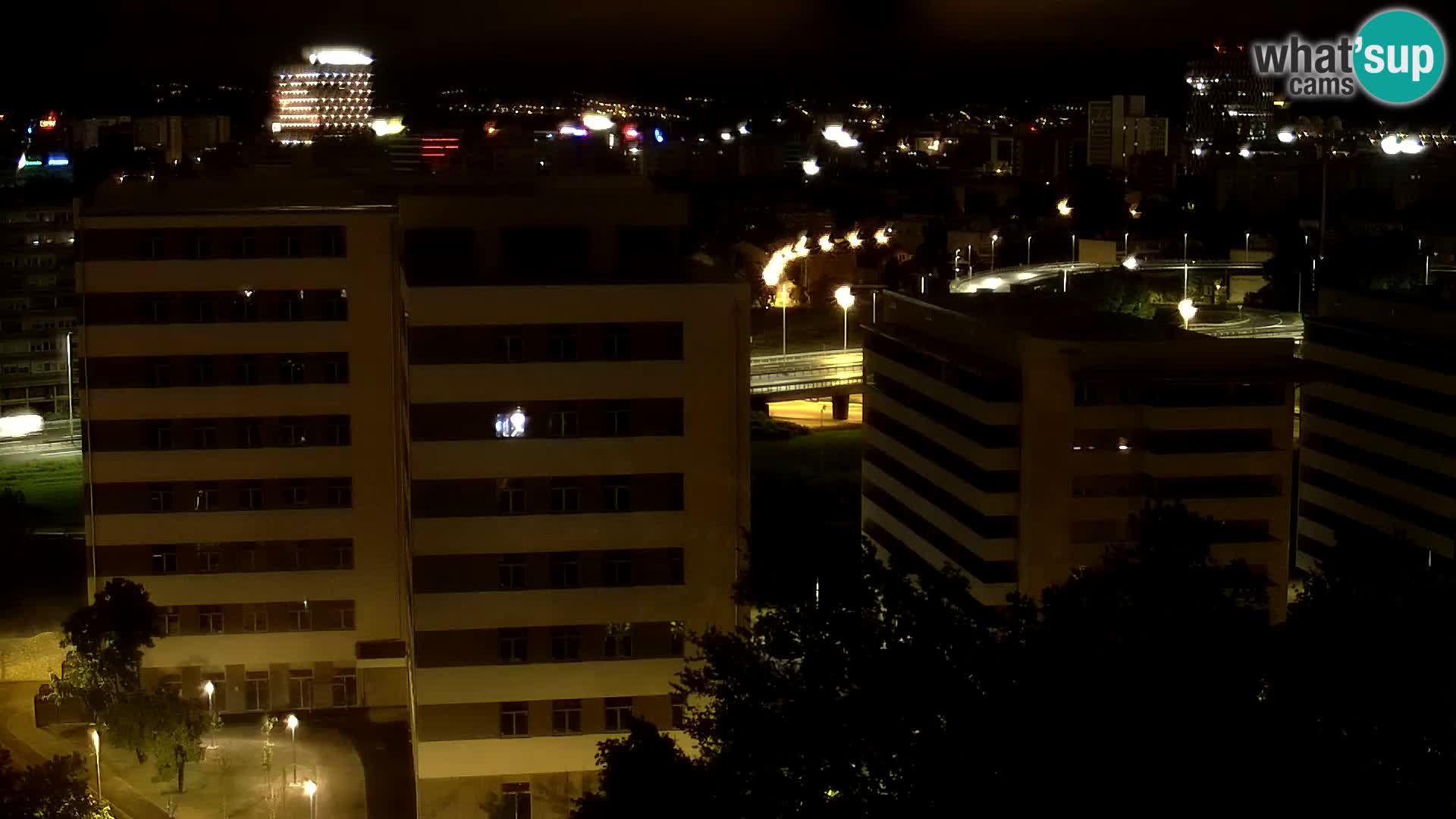 Rotonda en vivo que cruza Slavonska y Marin Držić Avenue en Zagreb webcam