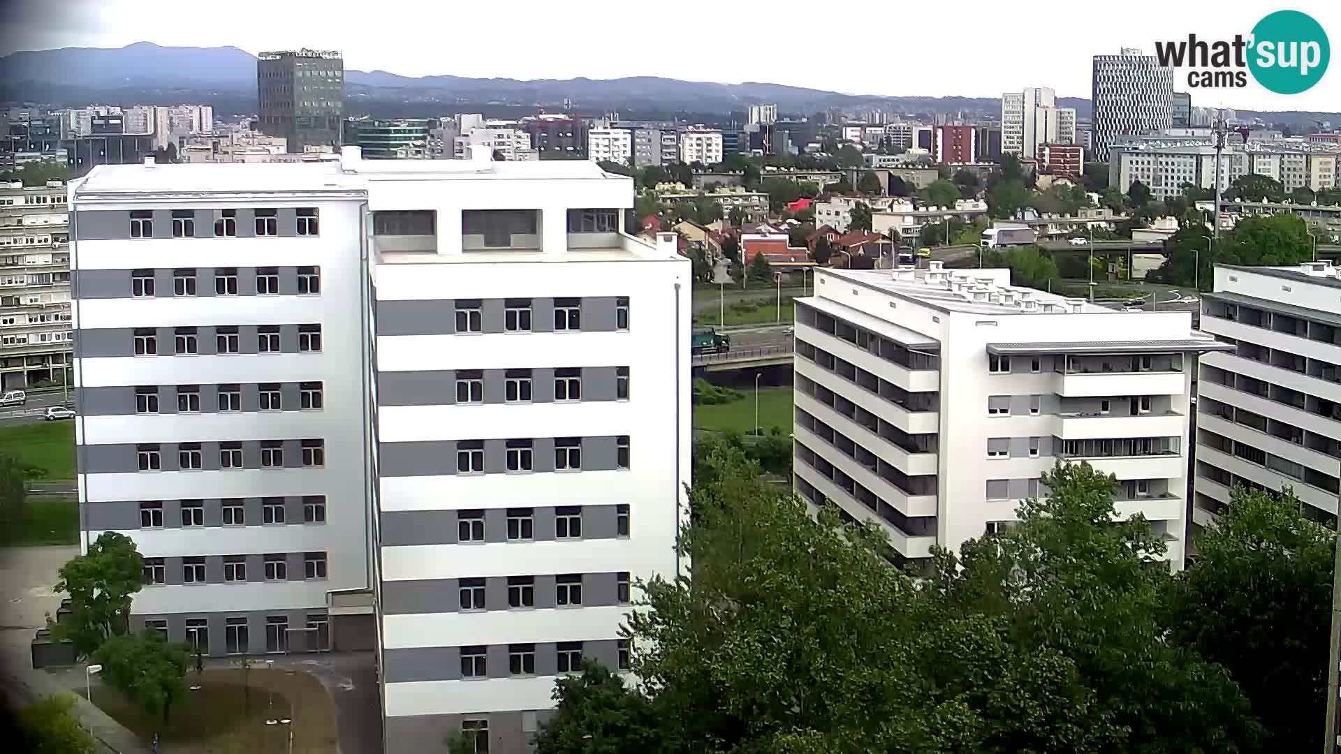 Rotonda en vivo que cruza Slavonska y Marin Držić Avenue en Zagreb webcam